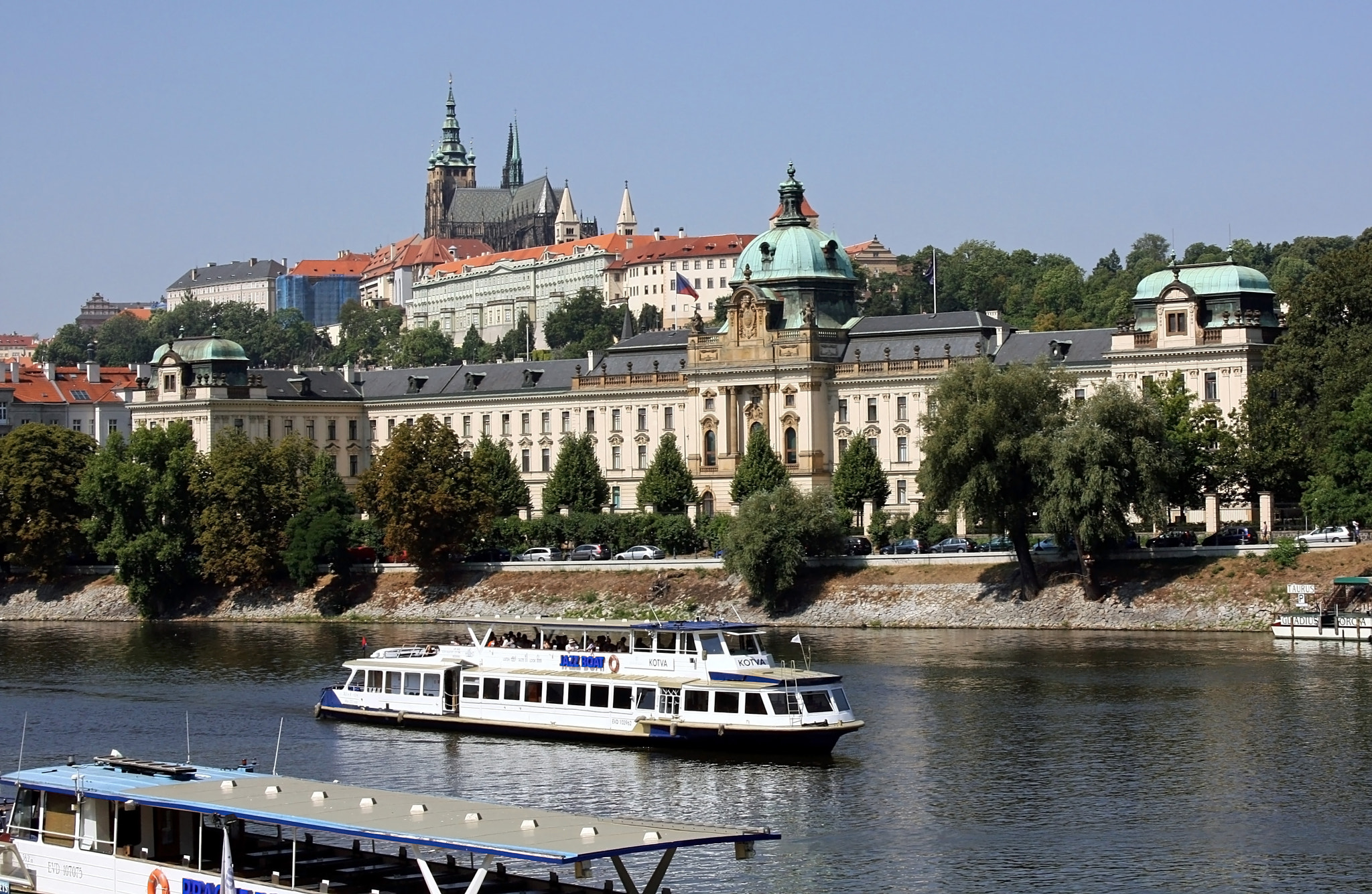 Canon EF 28-105mm f/3.5-4.5 USM sample photo. Prague photography