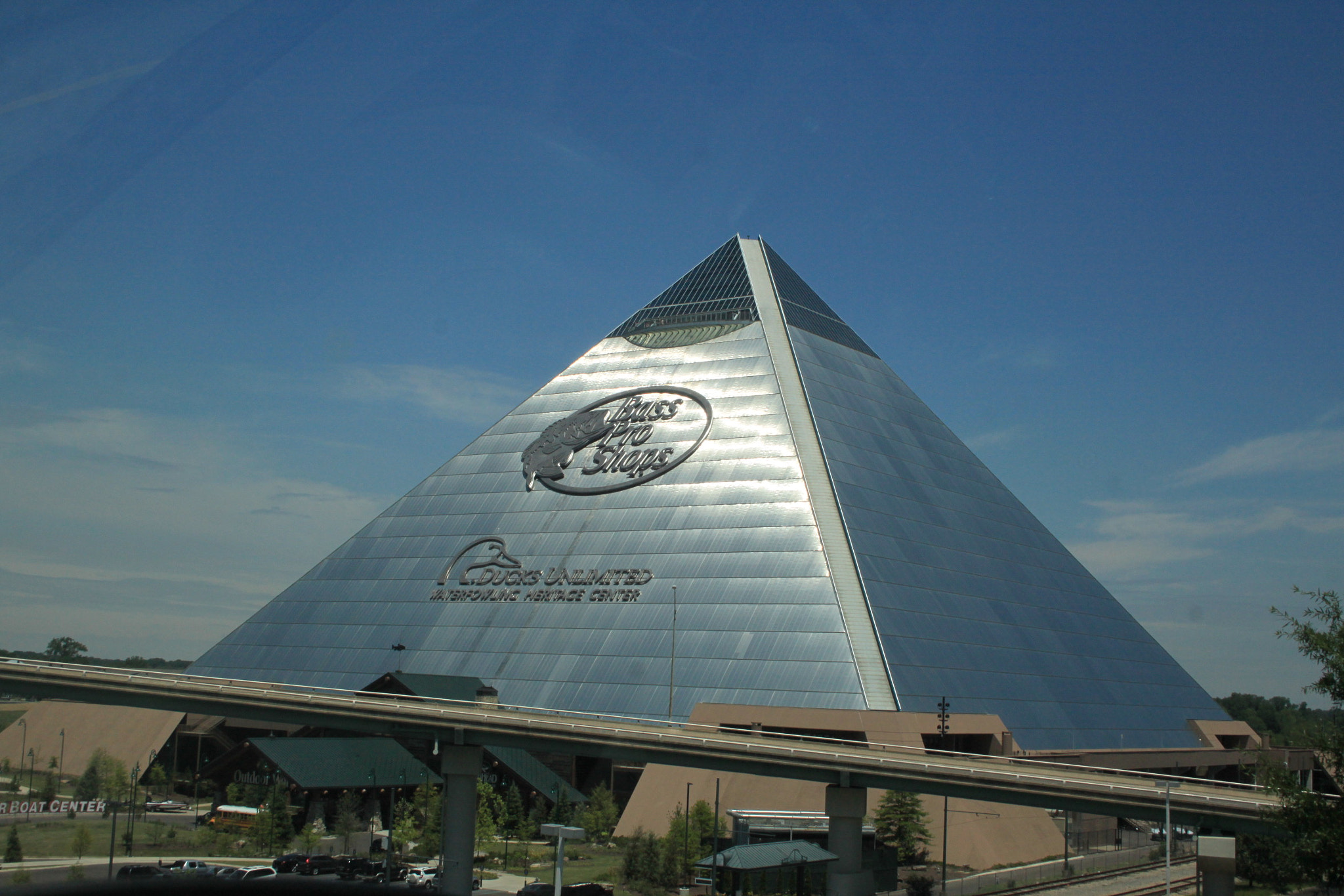 Canon EF-S 18-55mm F3.5-5.6 sample photo. Memphis pyramid photography