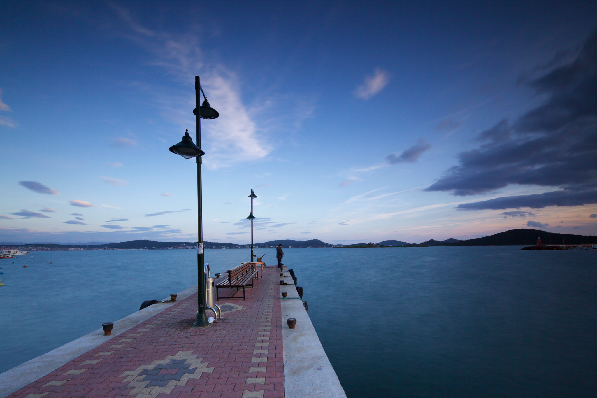 Canon TS-E 17mm F4L Tilt-Shift sample photo. One man standing photography
