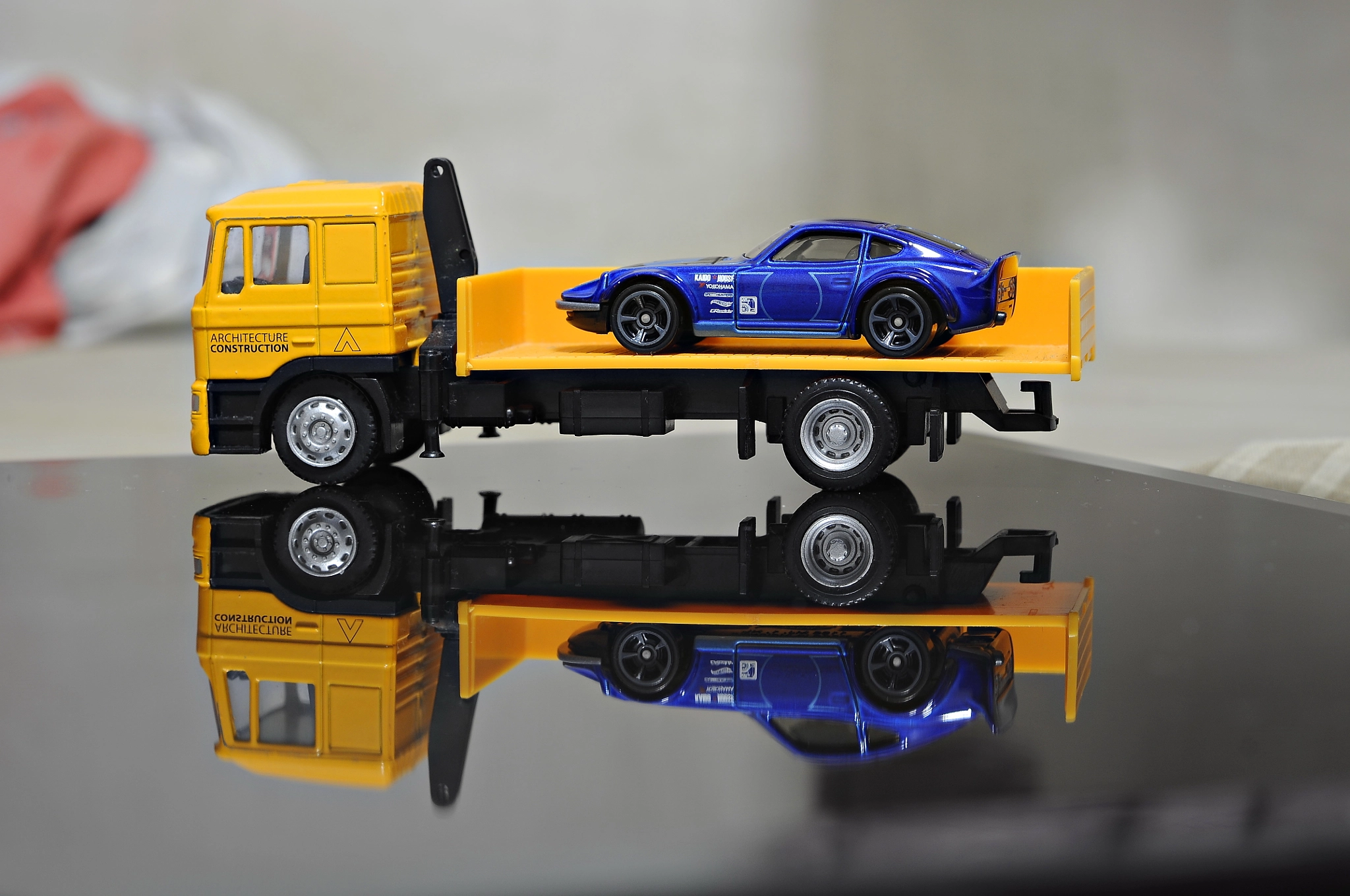AF Nikkor 50mm f/1.8 sample photo. Delivery truck photography
