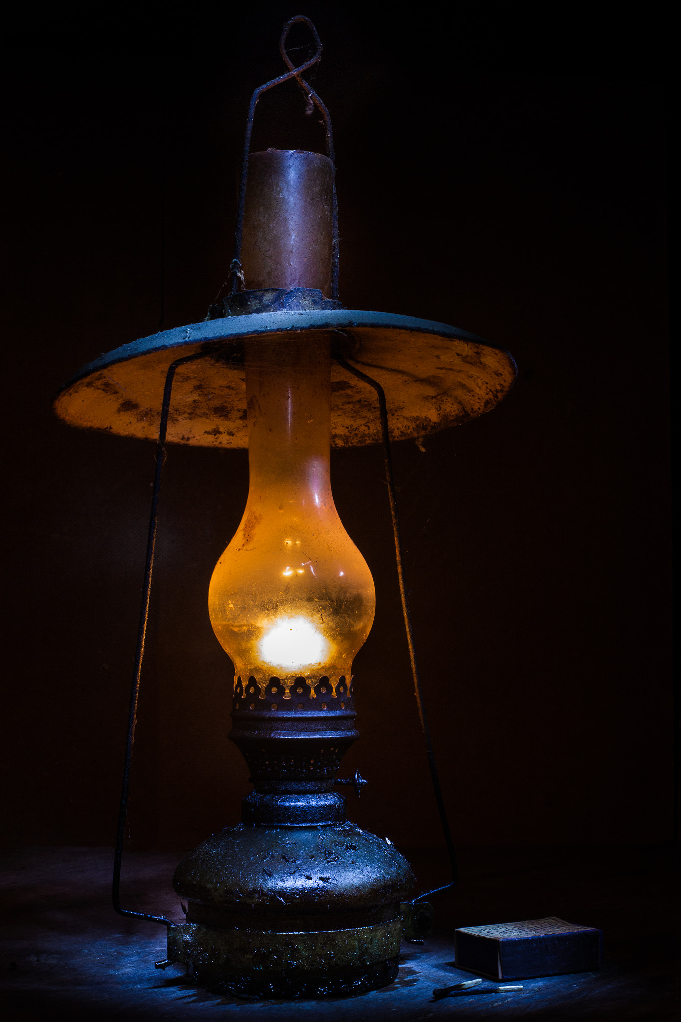 Canon EF 40mm F2.8 STM sample photo. Old lamp photography
