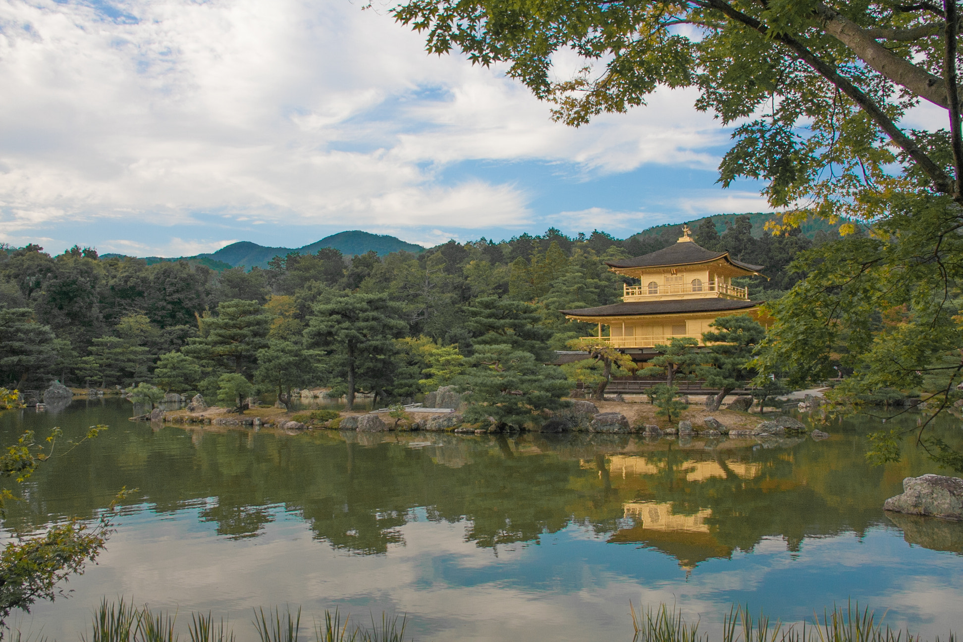 Canon EOS 40D + Sigma 18-125mm F3.8-5.6 DC OS HSM sample photo. Glassy kinkakuji photography