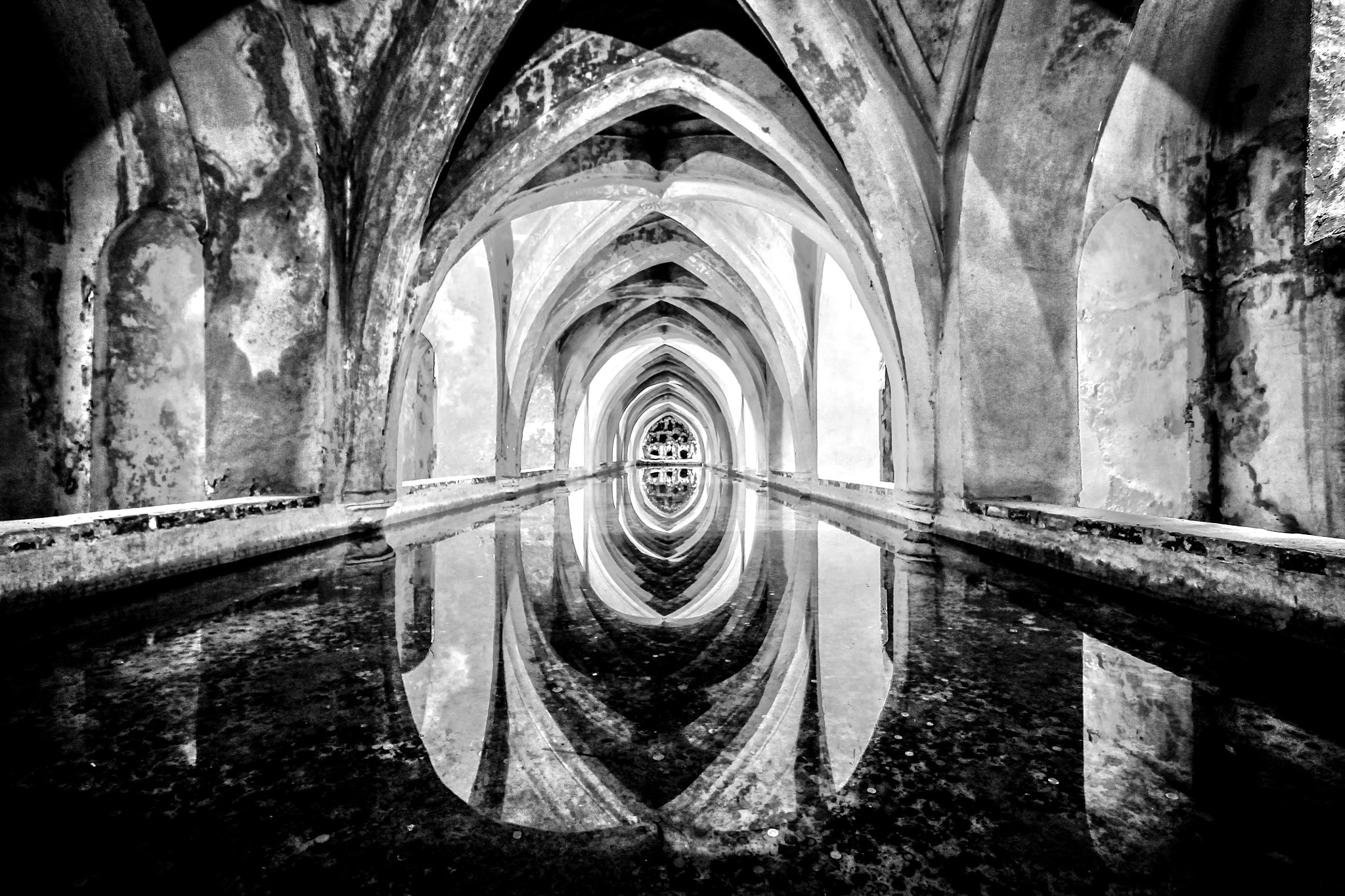 Canon EOS 1100D (EOS Rebel T3 / EOS Kiss X50) + Canon EF-S 10-18mm F4.5–5.6 IS STM sample photo. Reflection in the real alcazar photography