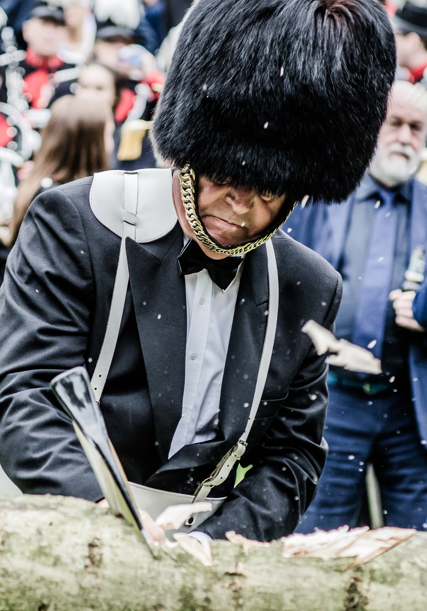 AF Zoom-Nikkor 75-240mm f/4.5-5.6D sample photo. Ax man, chopping down a pole... photography