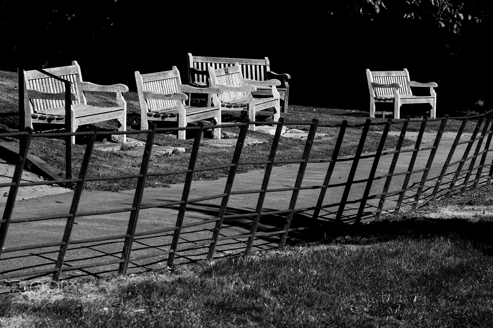 Pentax smc DA* 60-250mm F4.0 ED (IF) SDM sample photo. The benches of beckenham place park photography