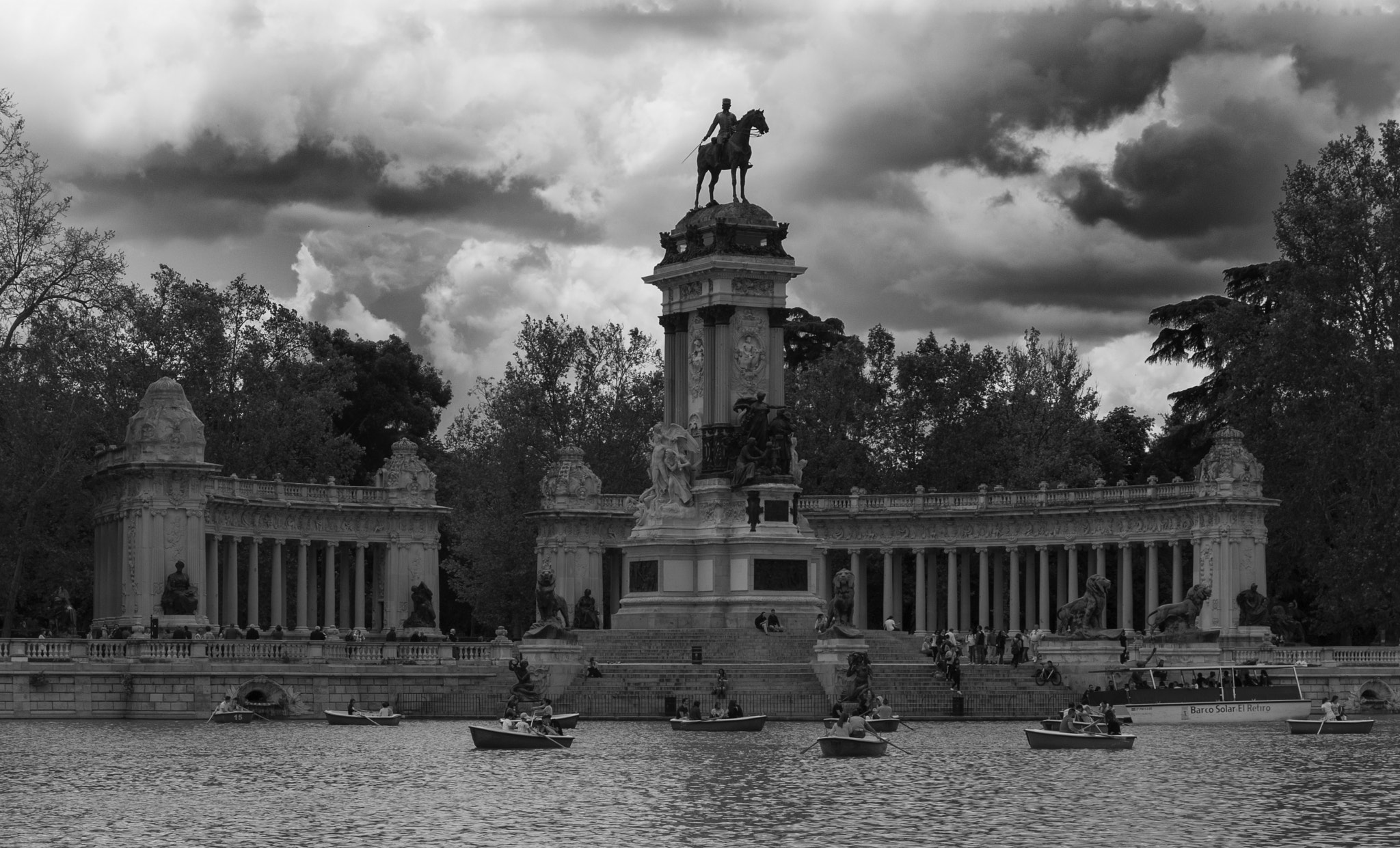 Sigma 28-300mm F3.5-6.3 DG Macro sample photo. Gardens of retiro photography