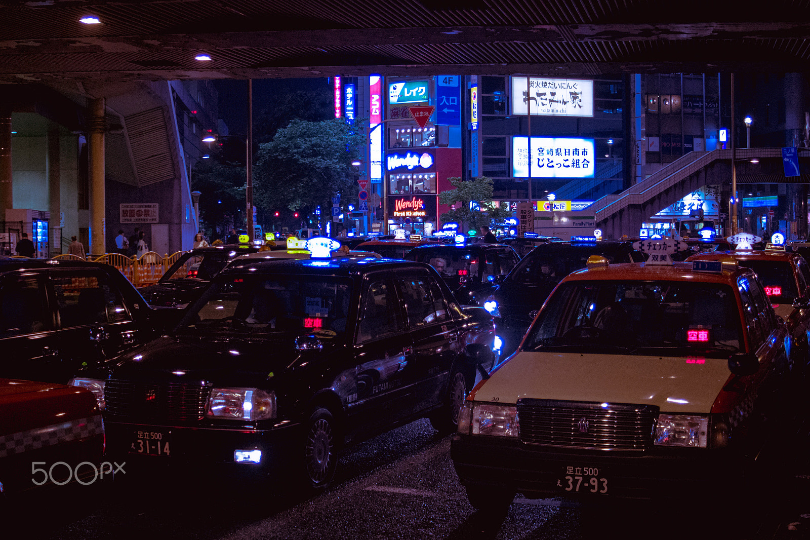 Canon EOS 700D (EOS Rebel T5i / EOS Kiss X7i) + Canon EF 28-80mm f/3.5-5.6 USM sample photo. Tokyo taxi photography