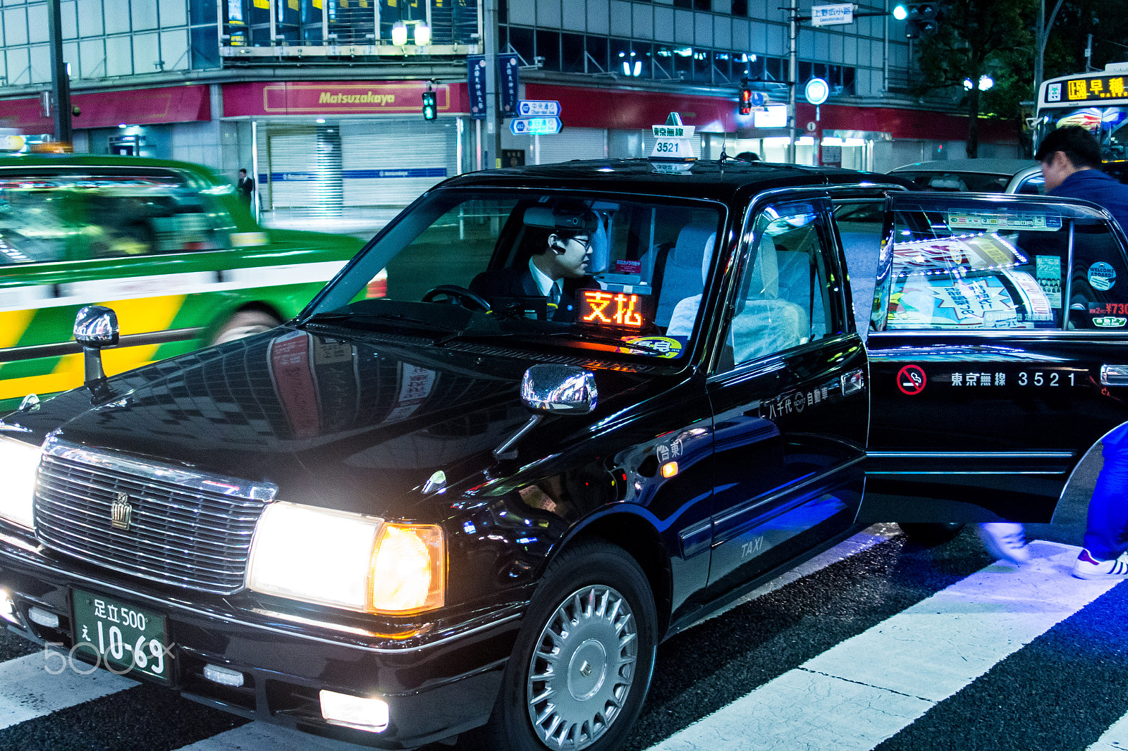 Canon EF 28-80mm f/3.5-5.6 USM sample photo. Tokyo taxi photography