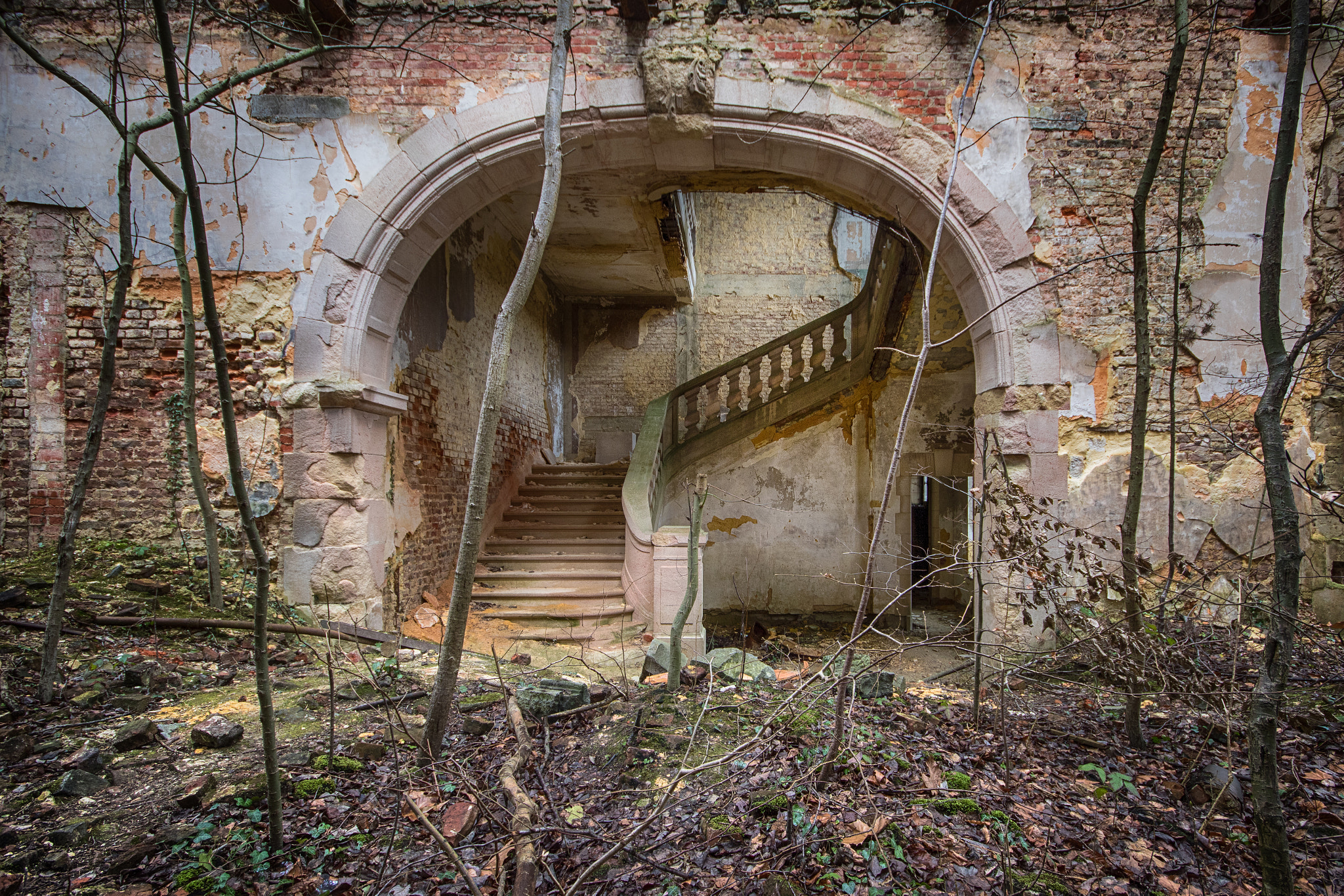 Canon EOS 750D (EOS Rebel T6i / EOS Kiss X8i) + Sigma 10-20mm F4-5.6 EX DC HSM sample photo. Mystic stairs photography