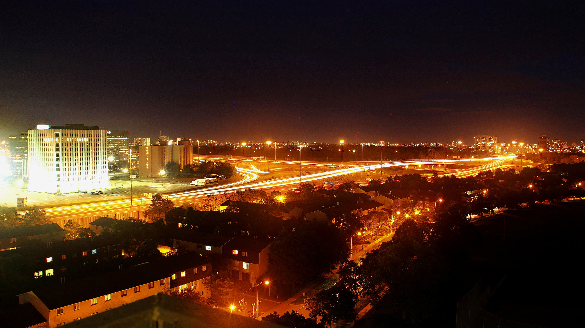 Canon EOS 650D (EOS Rebel T4i / EOS Kiss X6i) sample photo. Busy city from balcony... photography