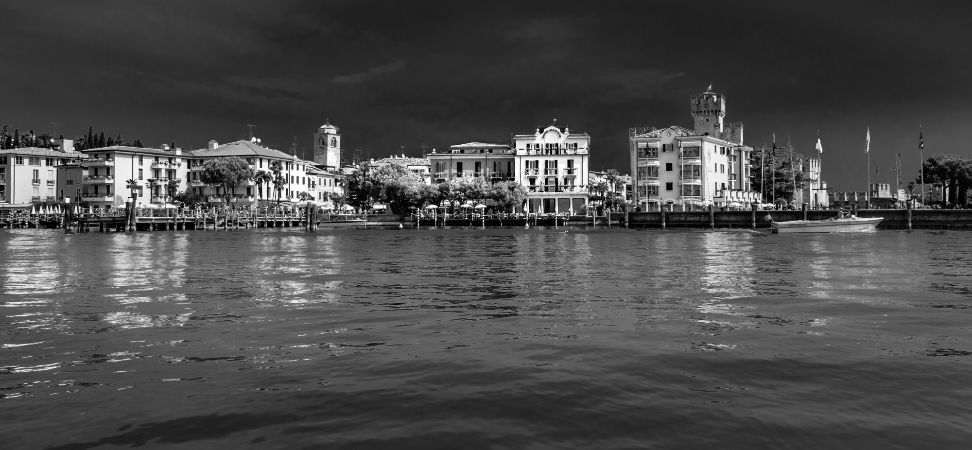 Sigma 18-250mm F3.5-6.3 DC OS HSM sample photo. Sirmione photography