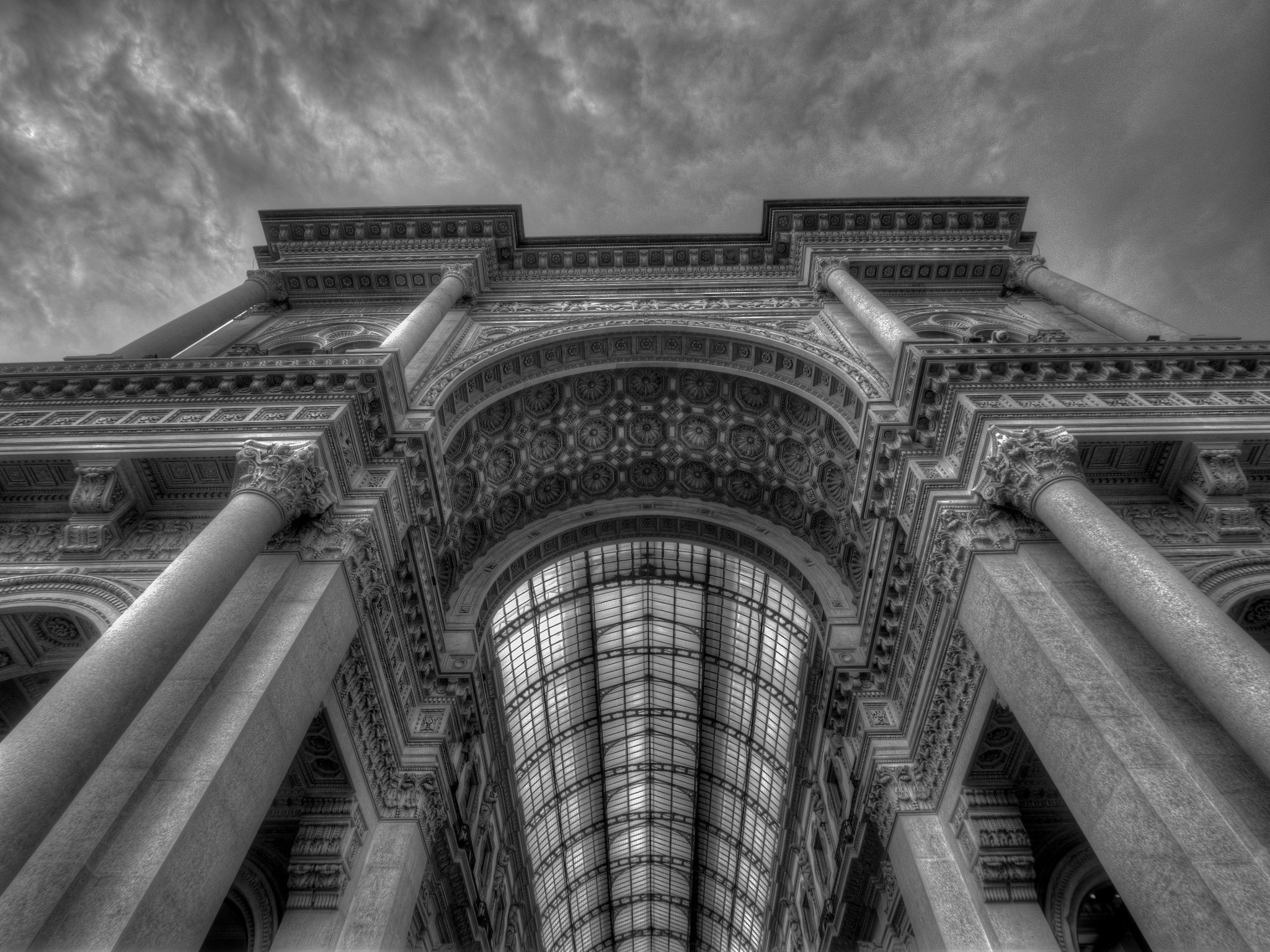 Olympus Zuiko Digital ED 9-18mm F4.0-5.6 sample photo. Galleria vittorio emanuele ii photography