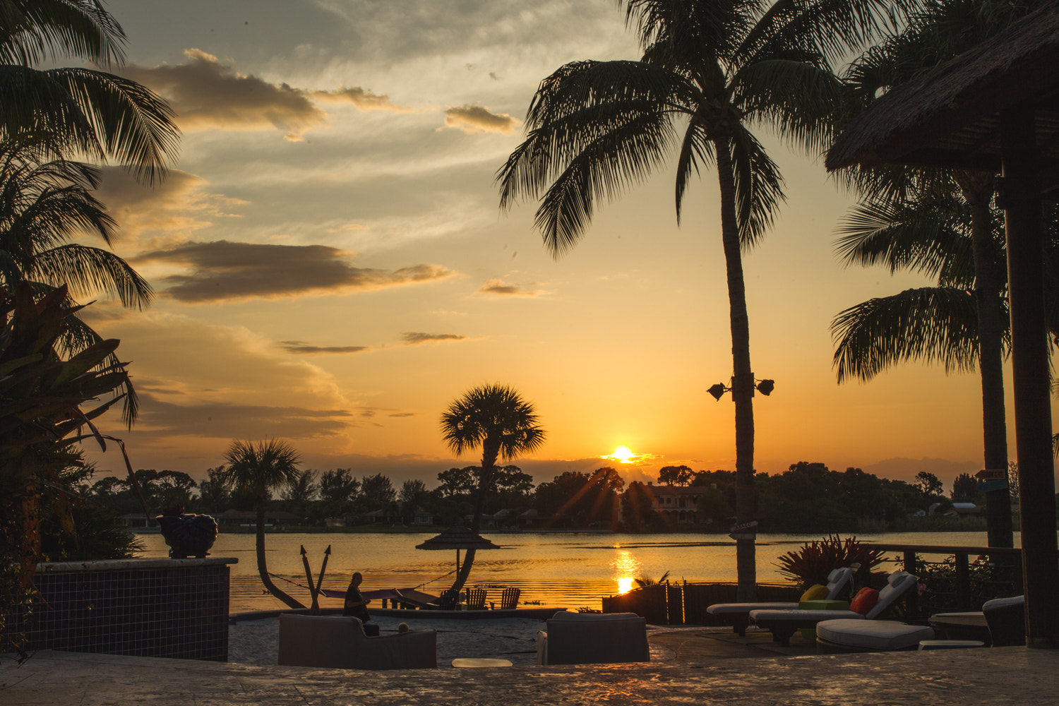 Canon EOS-1D Mark IV sample photo. Backyard resort photography