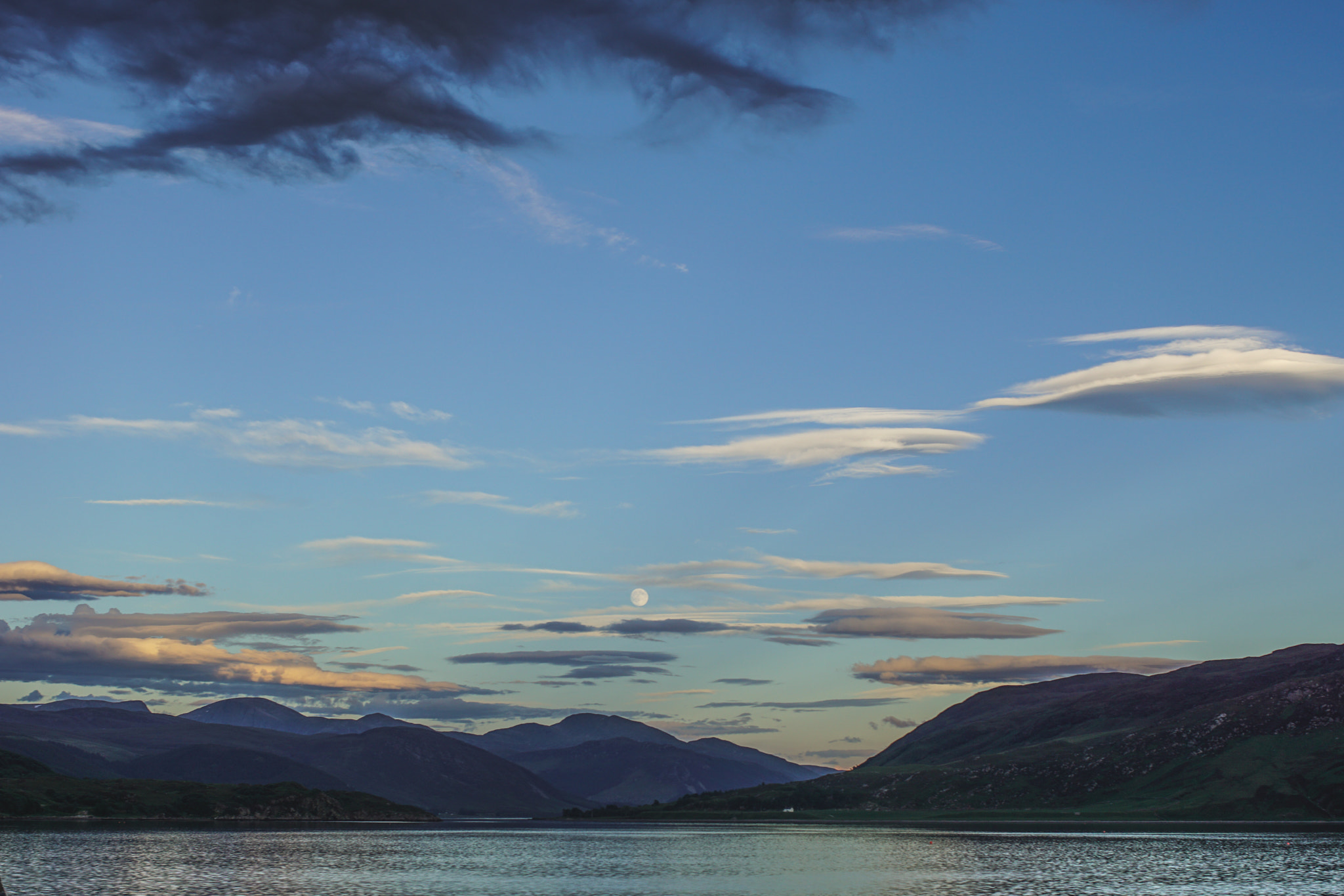 Sony a6000 + 35mm F1.4 sample photo. Ulappool, scotland harbor photography