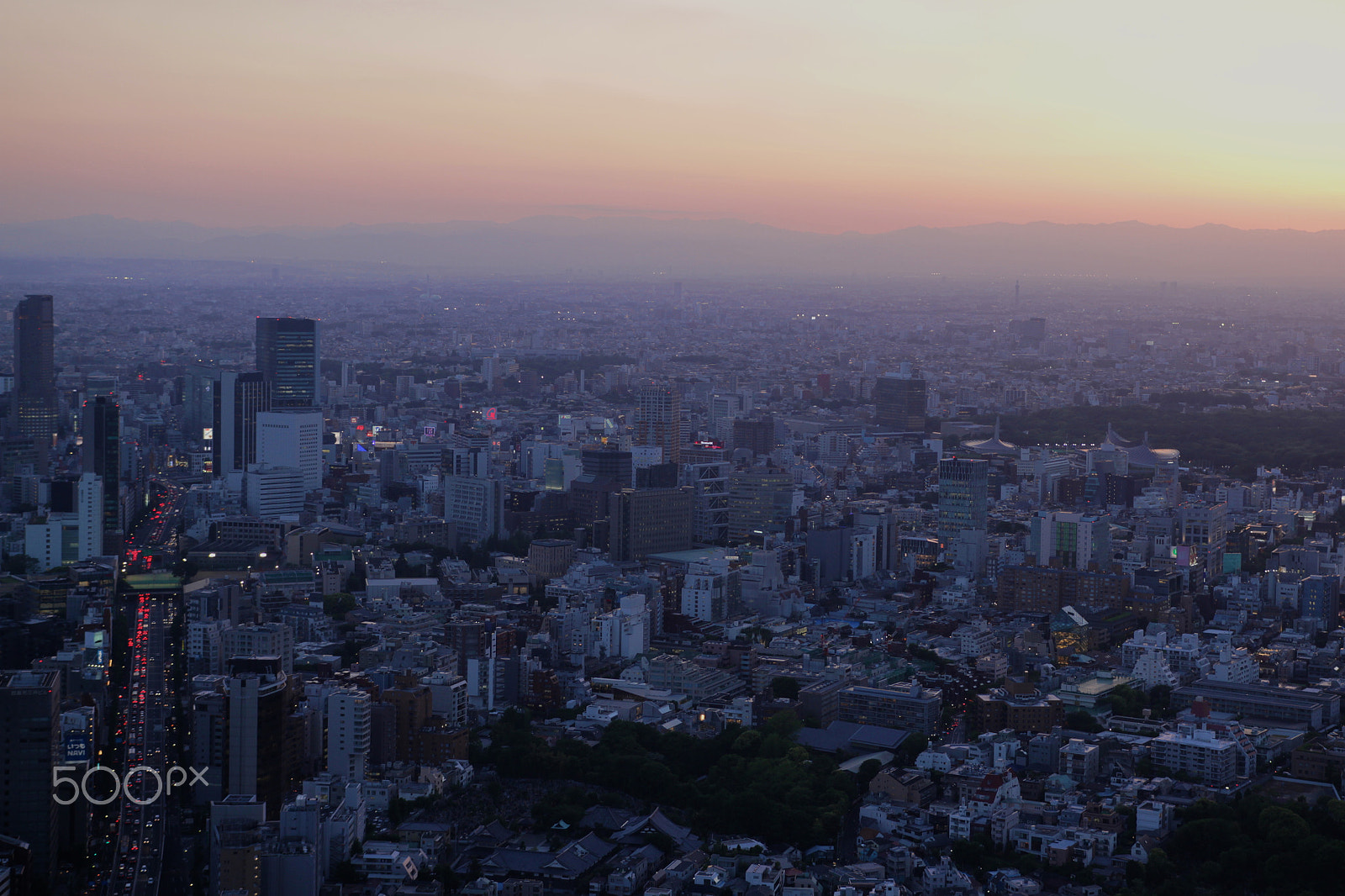 Canon EOS 7D + Canon 18-35mm sample photo. Tokyo sunset photography