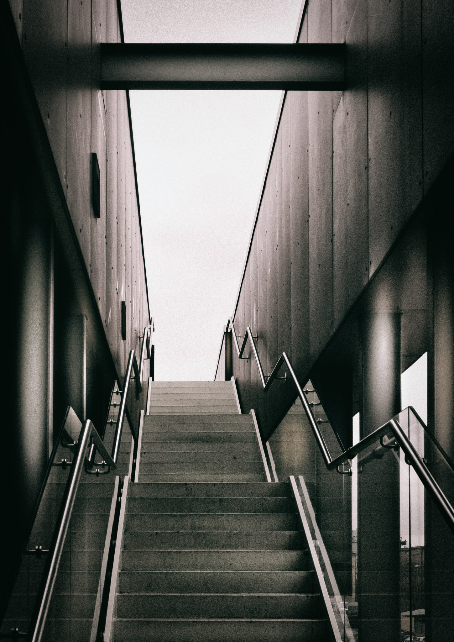 Sony Alpha DSLR-A550 + Sony DT 18-55mm F3.5-5.6 SAM sample photo. Just stairs photography