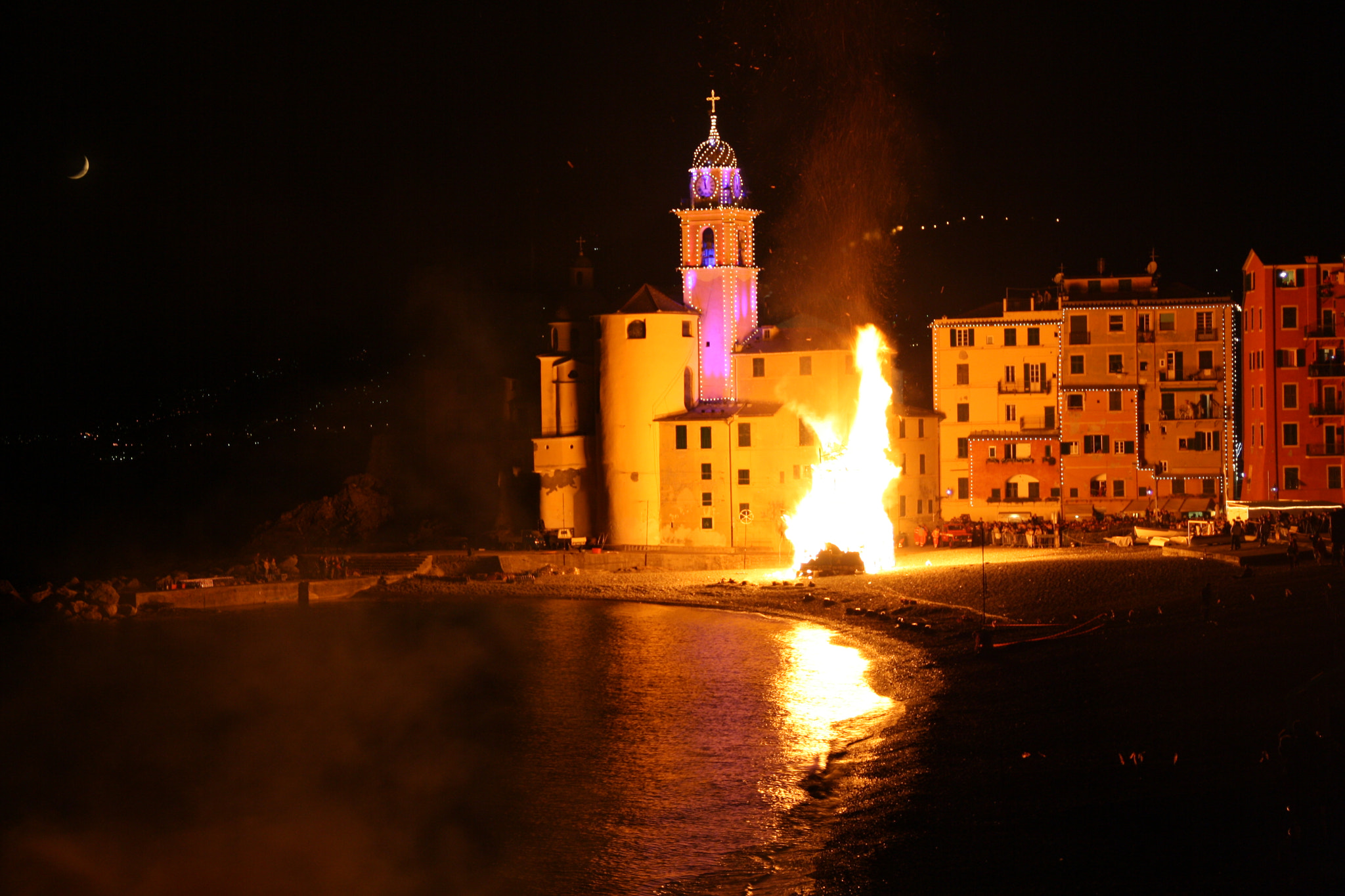 Canon EOS 1000D (EOS Digital Rebel XS / EOS Kiss F) sample photo. Fuochi camogli photography