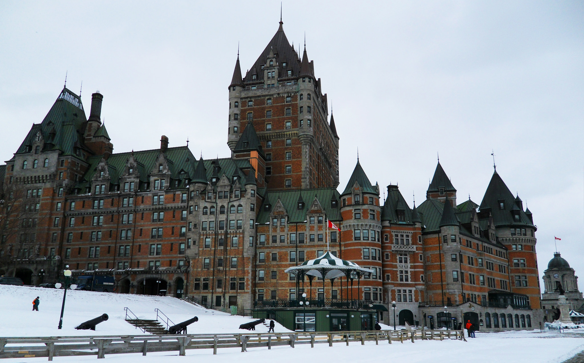 Samsung ST500 /  ST510 / VLUU ST500 /  TL220 sample photo. Frontenac castle photography