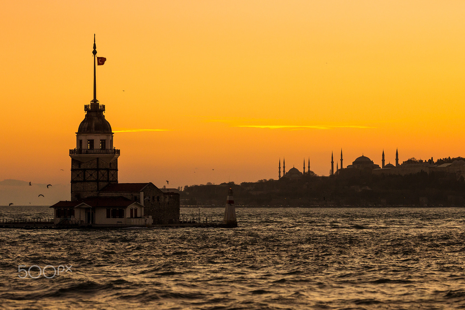 Canon EOS 600D (Rebel EOS T3i / EOS Kiss X5) + Canon EF 70-200mm F4L USM sample photo. Sunset in istanbul photography