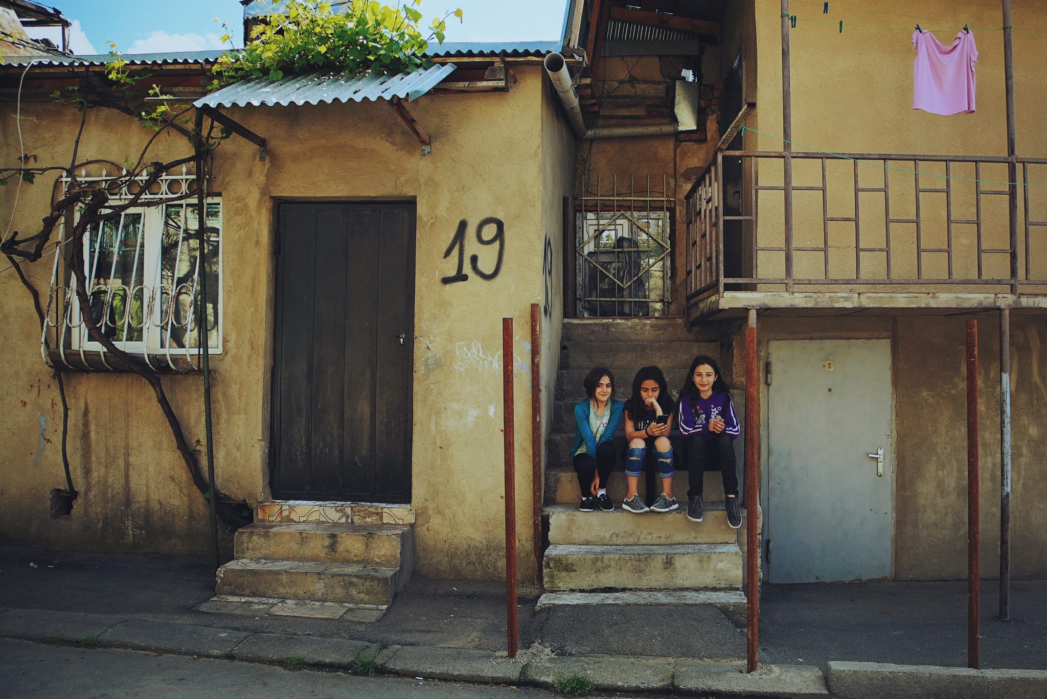 Sony a7S + Sony 70-400mm F4-5.6 G SSM sample photo. Cute girls in tbilisi photography