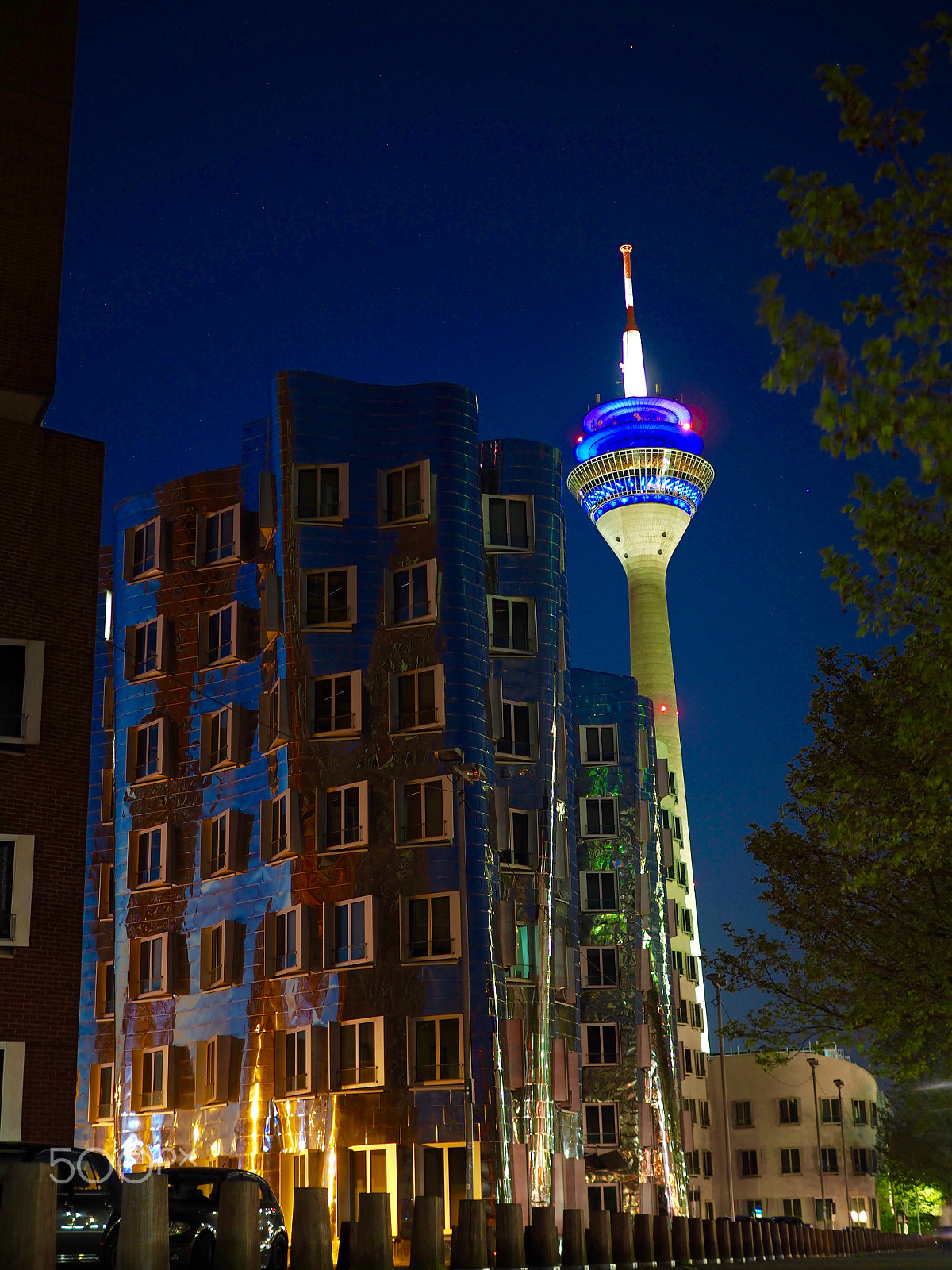 Olympus OM-D E-M5 II + Olympus M.Zuiko Digital 25mm F1.8 sample photo. Streets of düsseldorf photography