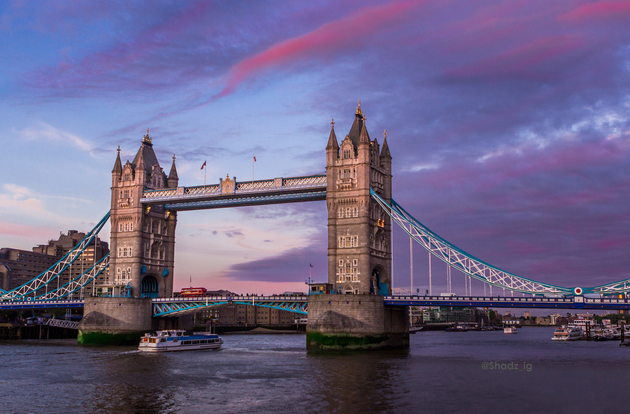 Canon EOS 600D (Rebel EOS T3i / EOS Kiss X5) + Canon EF 24-70mm F2.8L USM sample photo. Tower bridge and the beautiful cloud photography