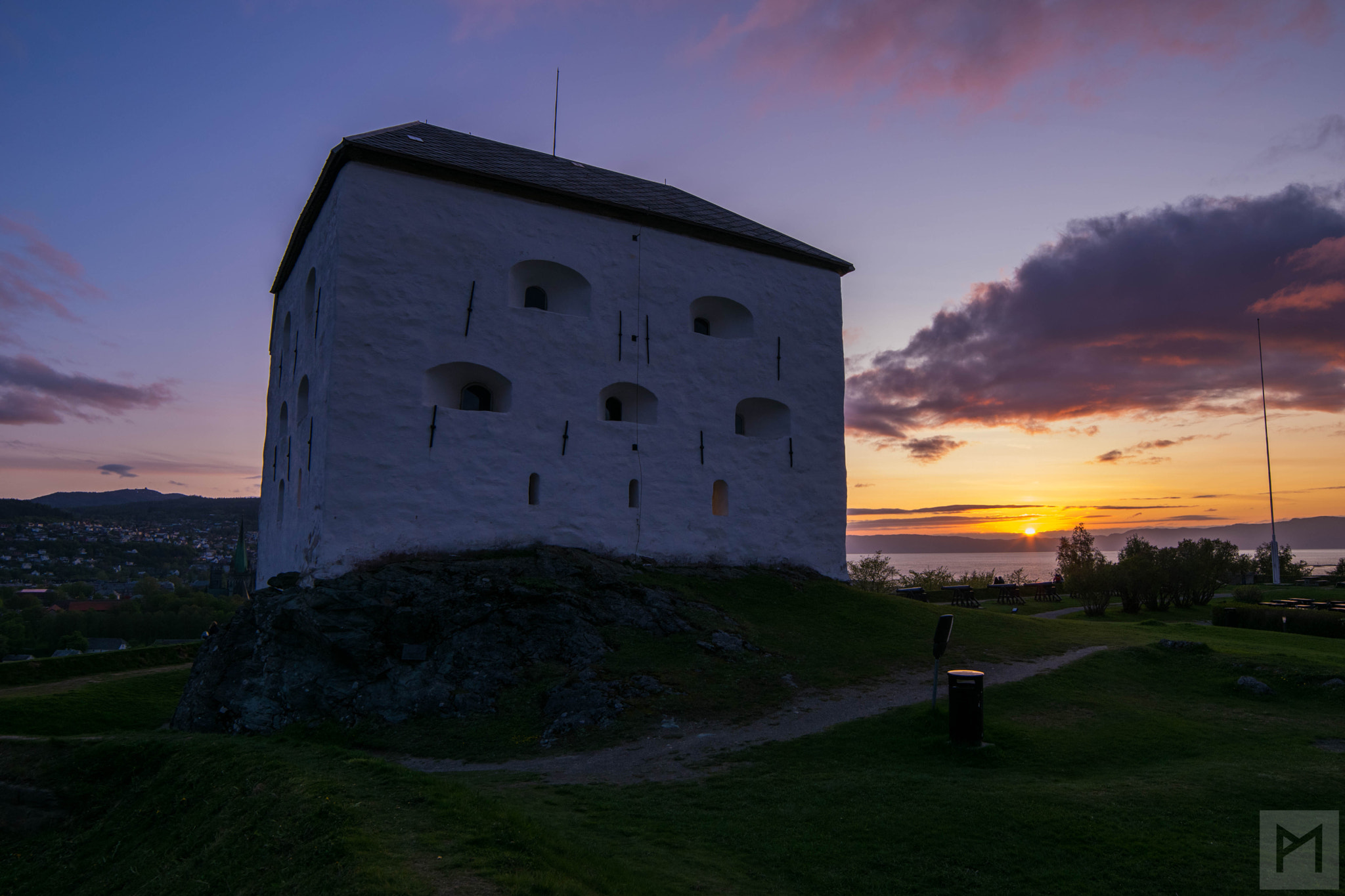 Samyang 14mm F2.8 ED AS IF UMC sample photo. Sunset by the fortress in trondheim photography