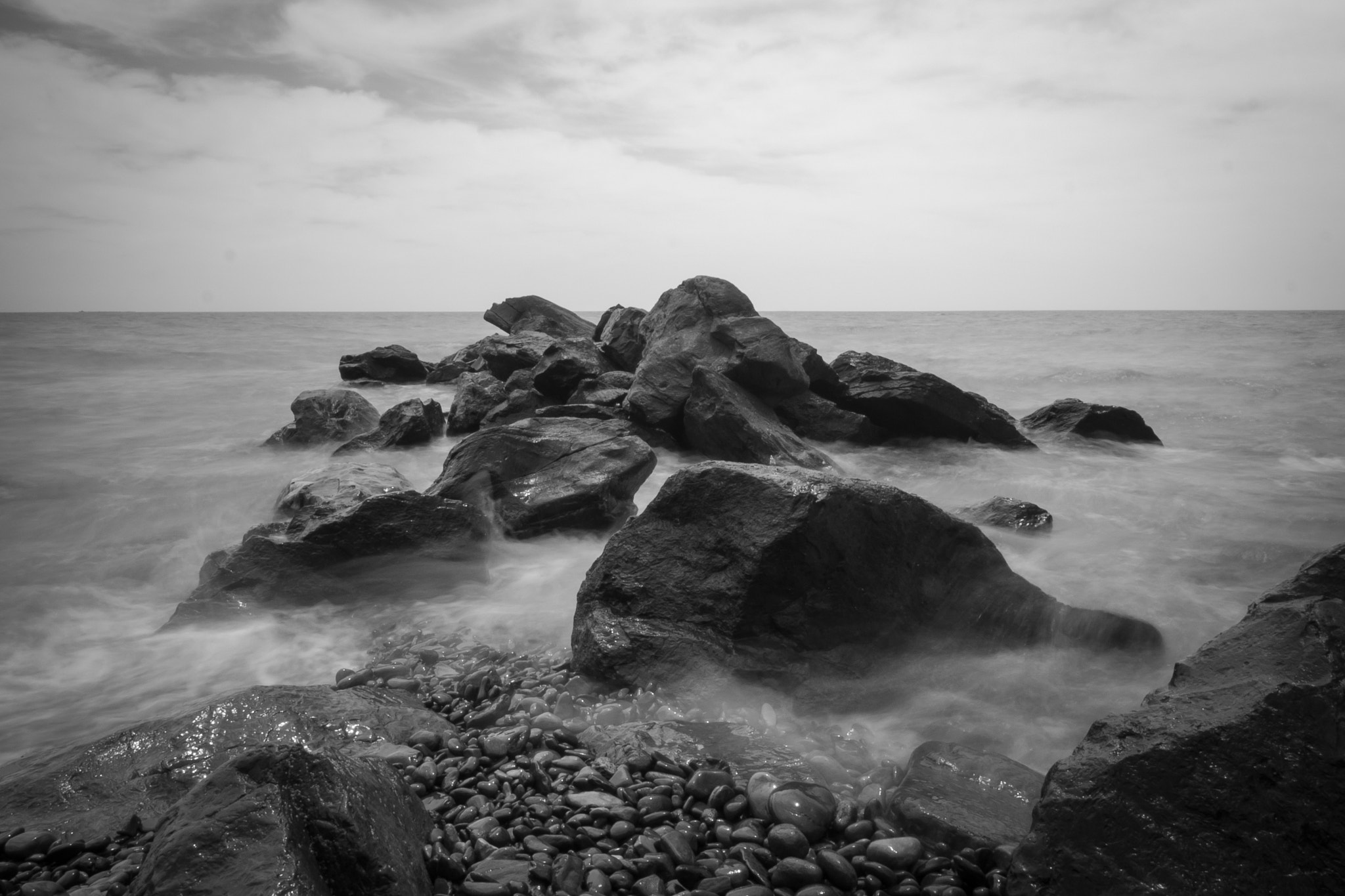 Canon EF-S 10-18mm F4.5–5.6 IS STM sample photo. Beach rocks photography
