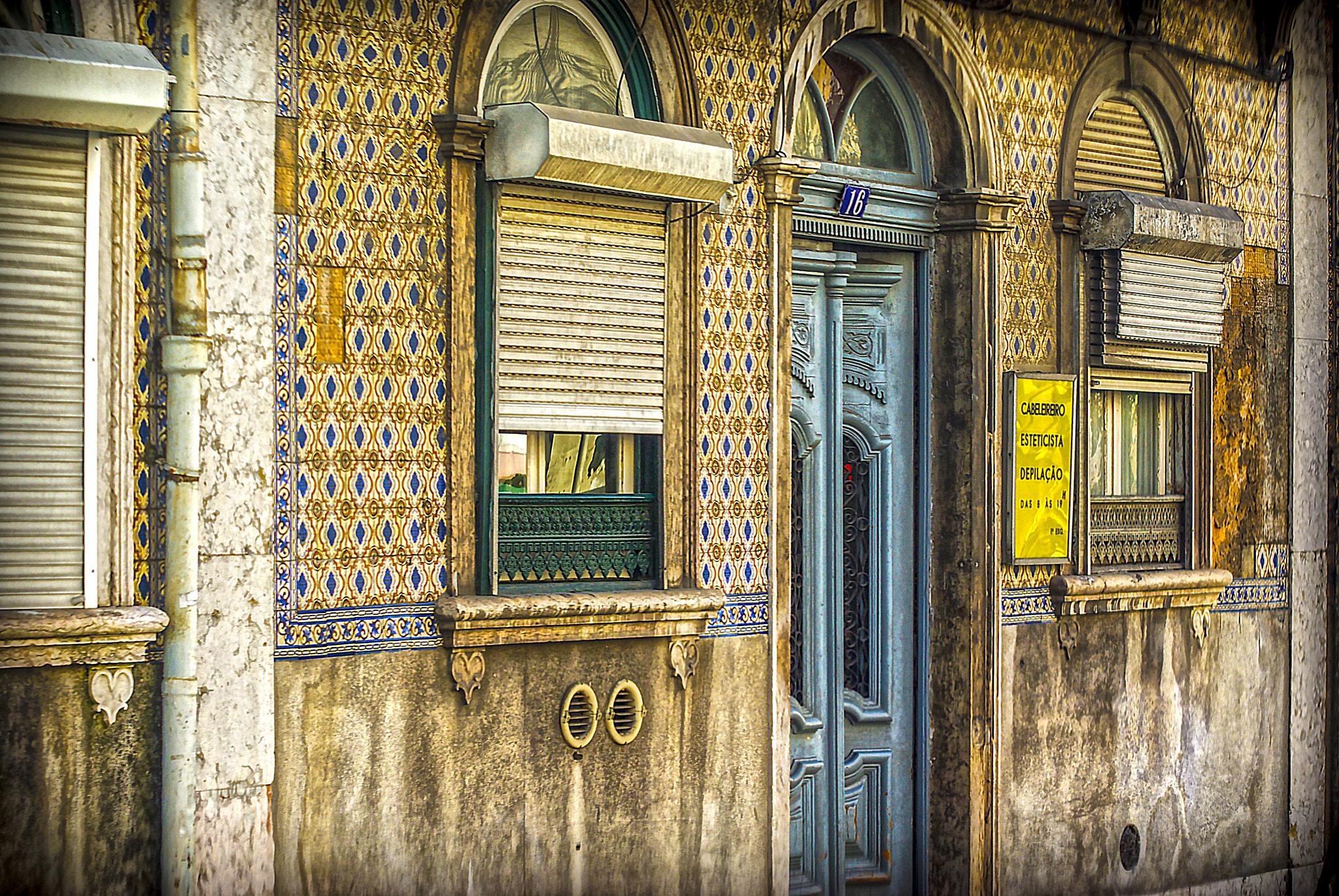 Pentax K10D sample photo. Lisboa: european charaterful facade.... photography