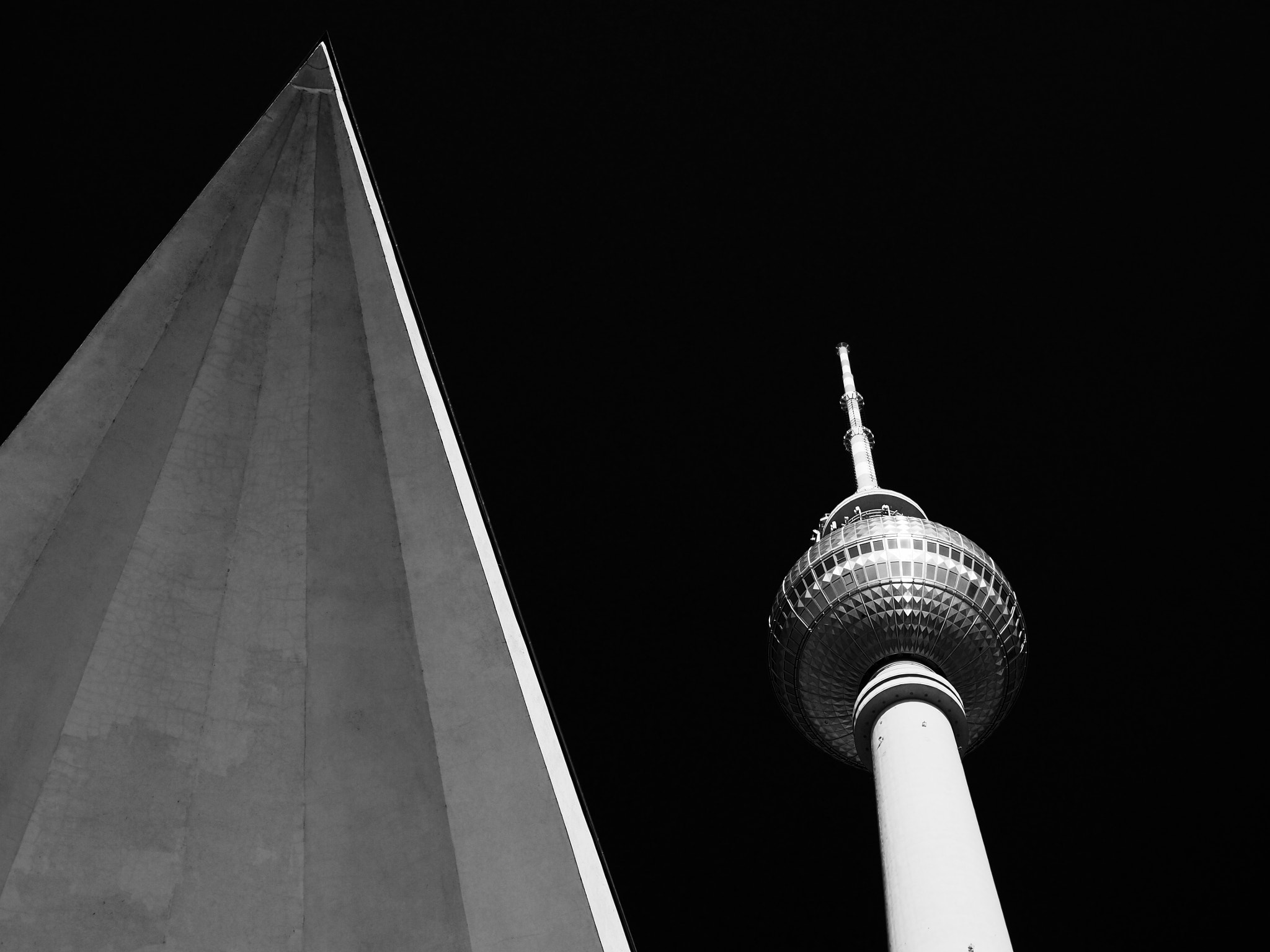 Olympus OM-D E-M5 II + Olympus M.Zuiko Digital 25mm F1.8 sample photo. Alexanderplatz - berlin photography