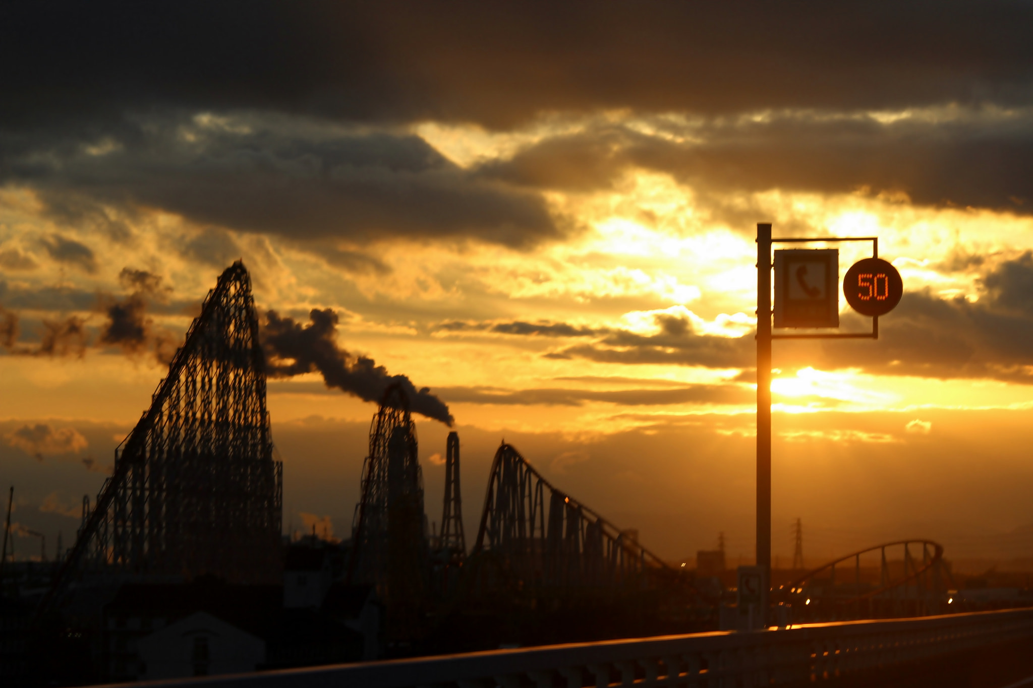 Canon EOS 600D (Rebel EOS T3i / EOS Kiss X5) sample photo. Sunset clouds from the highway photography
