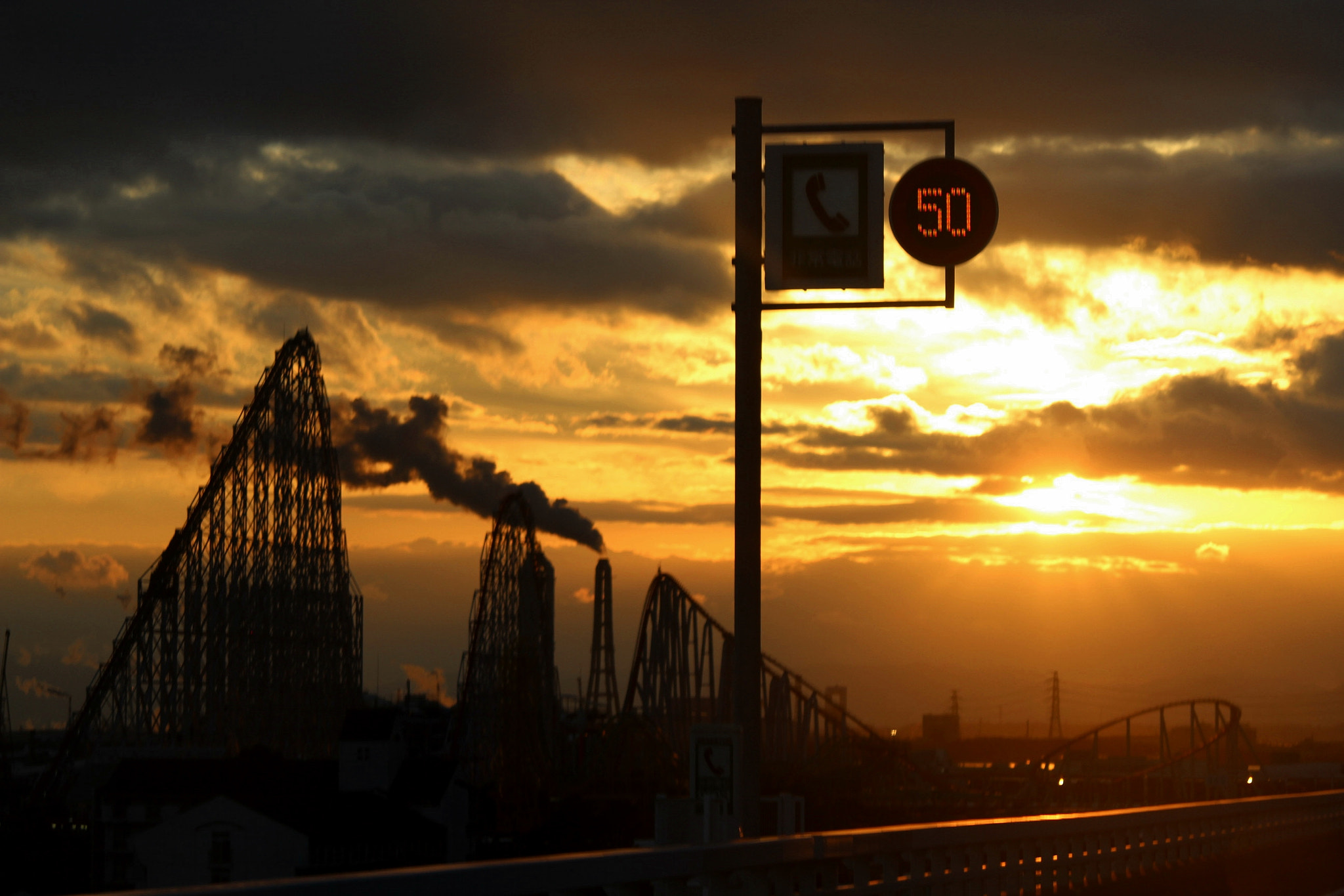 Canon EOS 600D (Rebel EOS T3i / EOS Kiss X5) sample photo. Sunset clouds from the highway photography