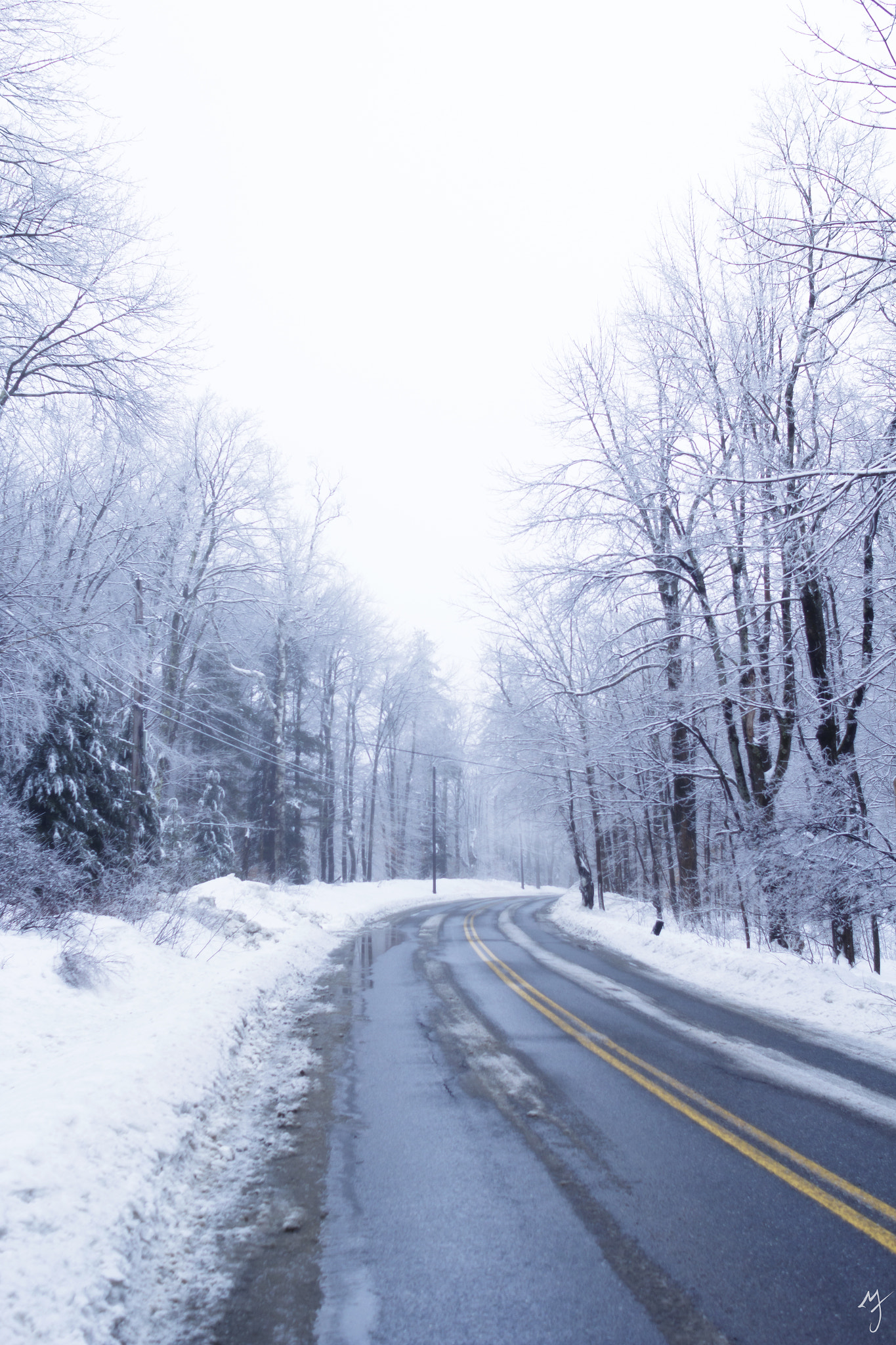 Canon EOS 60D + Canon EF 24mm f/1.4L sample photo. Winter road photography