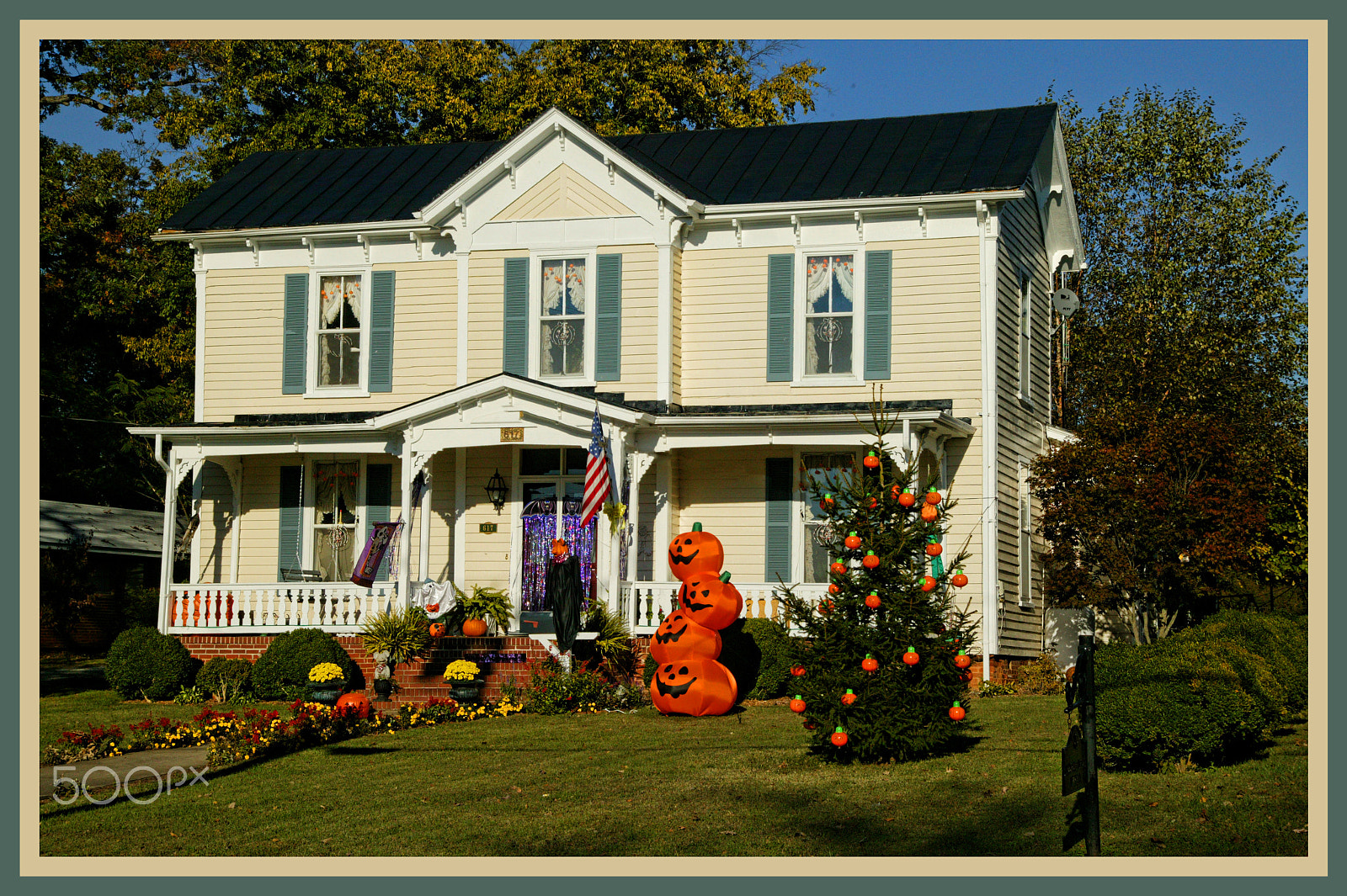 Canon EOS-1Ds sample photo. House for halloween photography