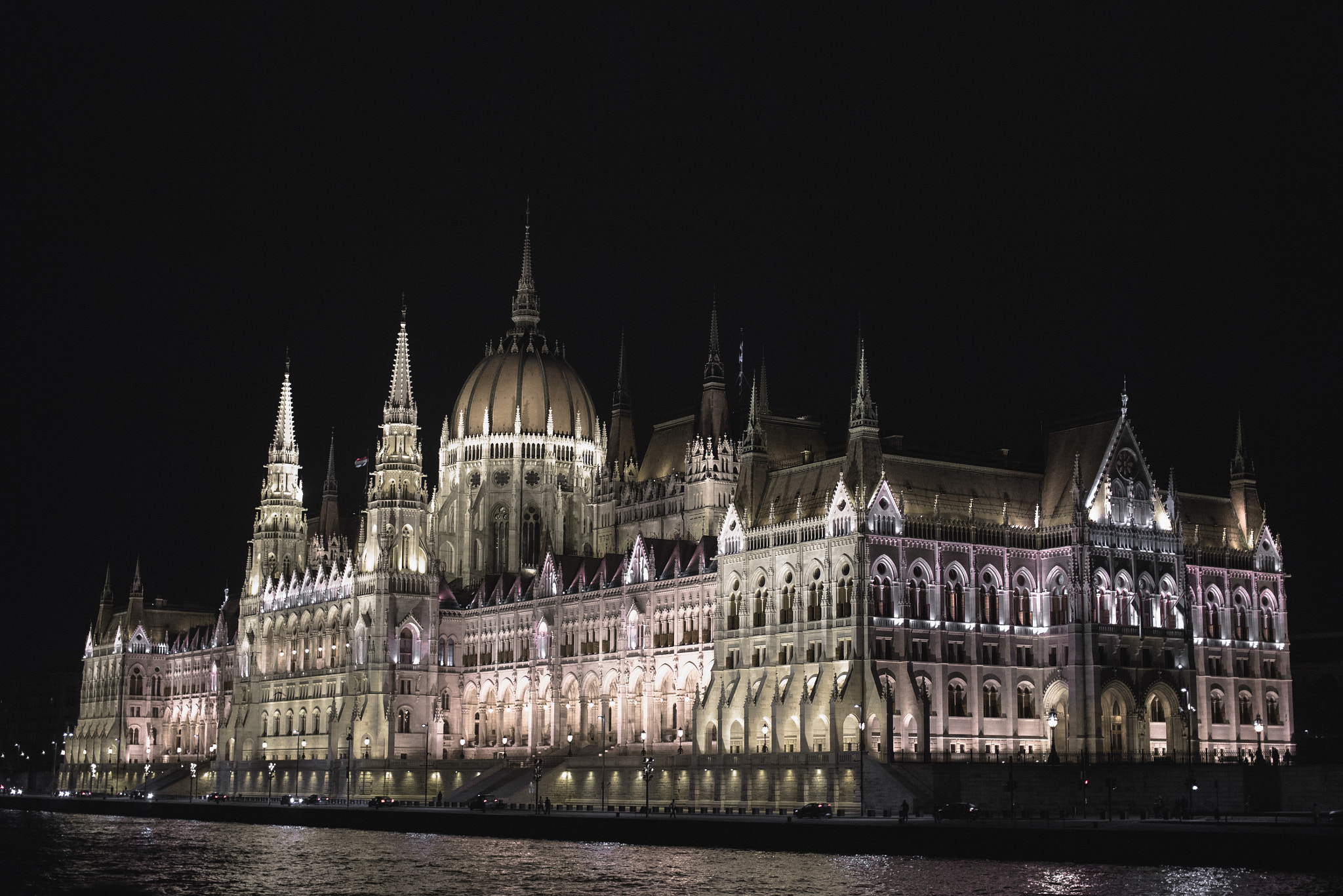 Panasonic Lumix DMC-GX1 + Olympus M.Zuiko Digital 25mm F1.8 sample photo. Hungarian parliament building photography