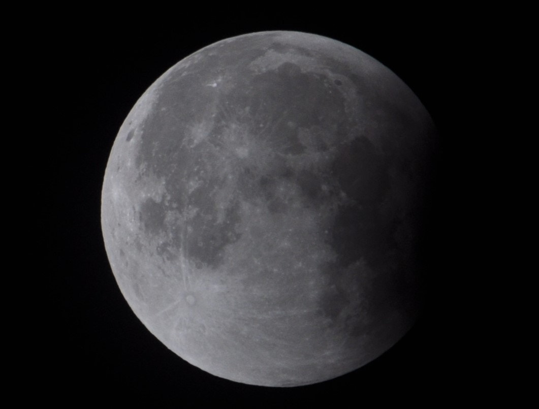 Nikon D90 + Nikon AF Nikkor 80-400mm F4.5-5.6D ED VR sample photo. Eclipse lunar photography