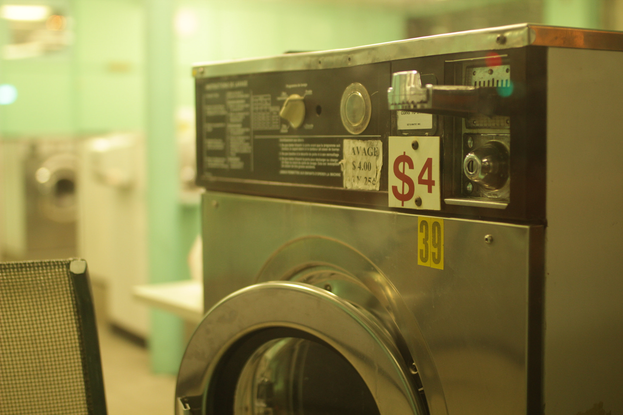 Sigma 35mm F1.4 DG HSM Art sample photo. Oldschool laundrymat photography
