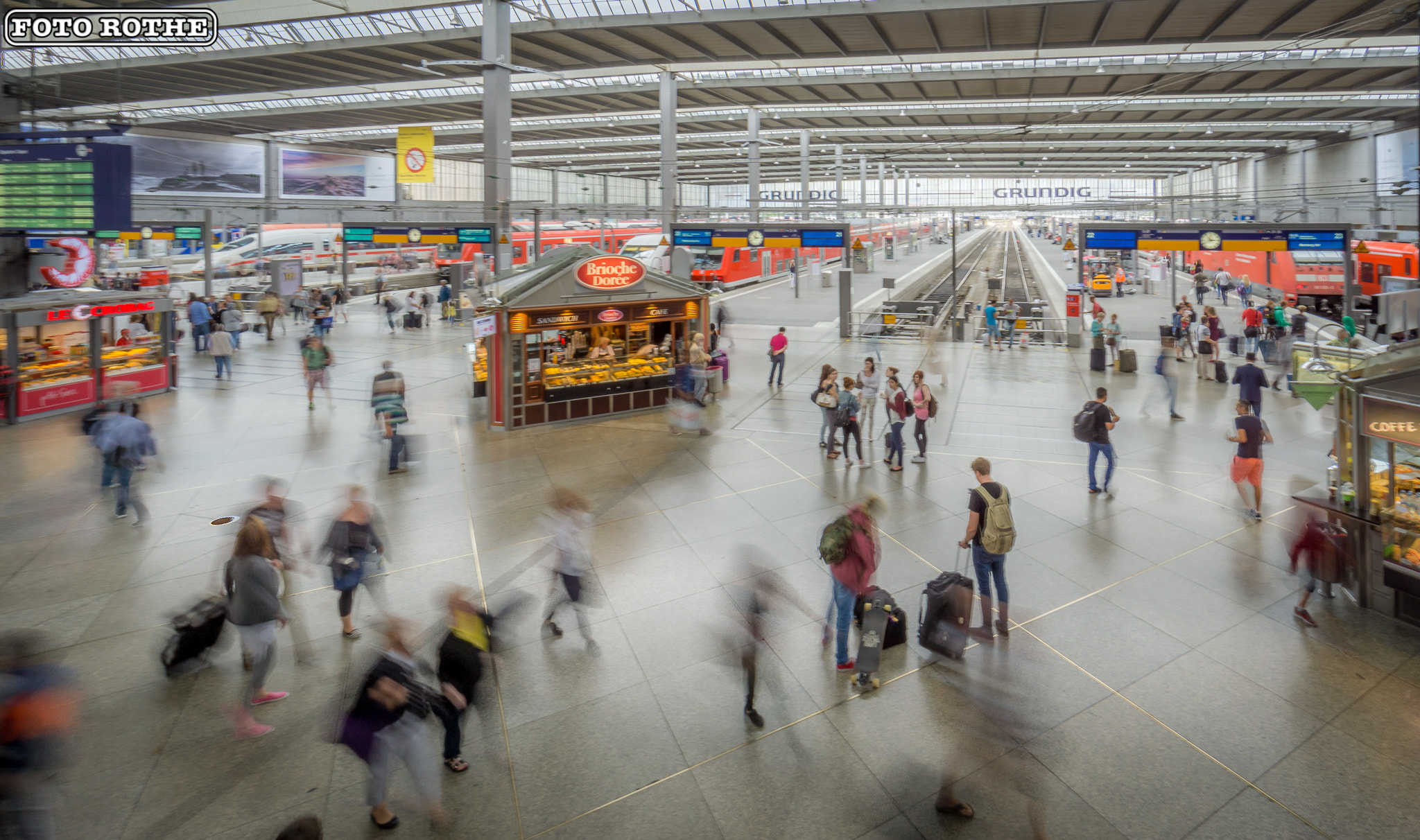 Sony a5100 + Sony E 10-18mm F4 OSS sample photo. Hauptbahnhof münchen photography