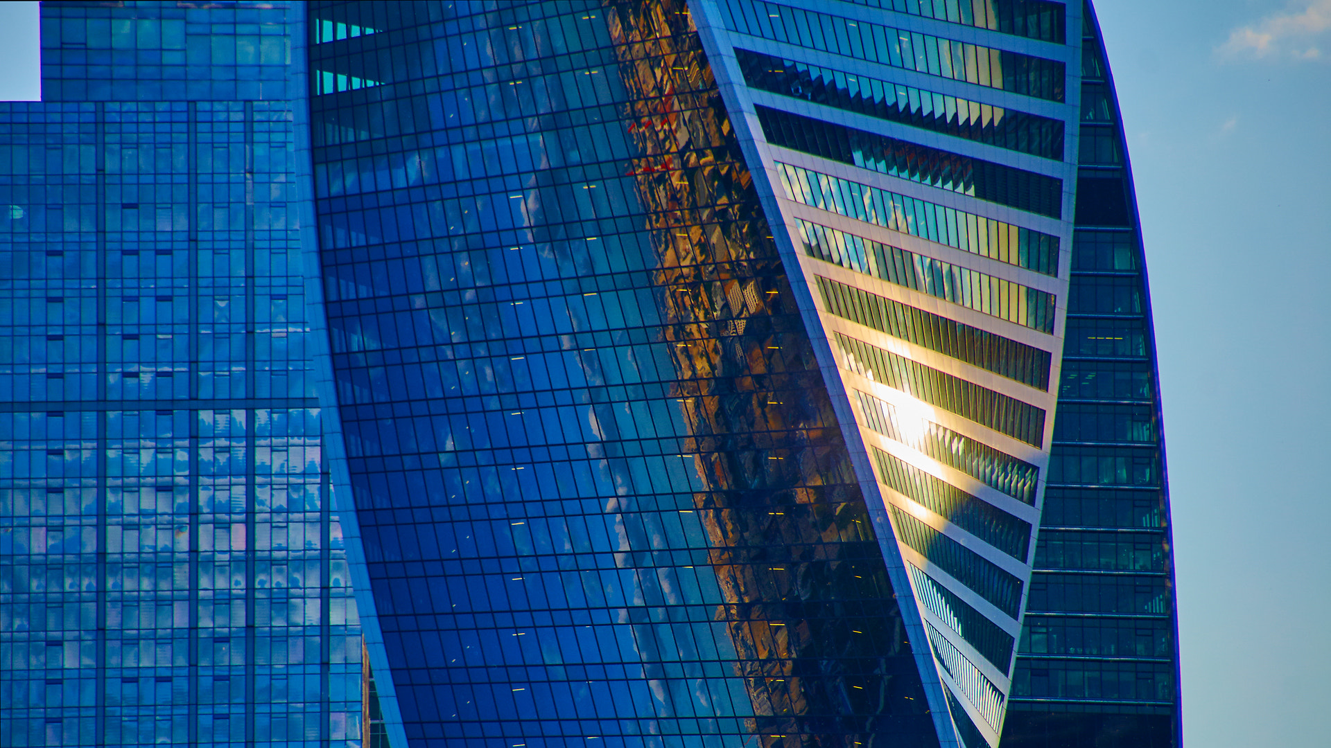 Sony SLT-A35 sample photo. Москва-Сити. Отражение на окнах photography
