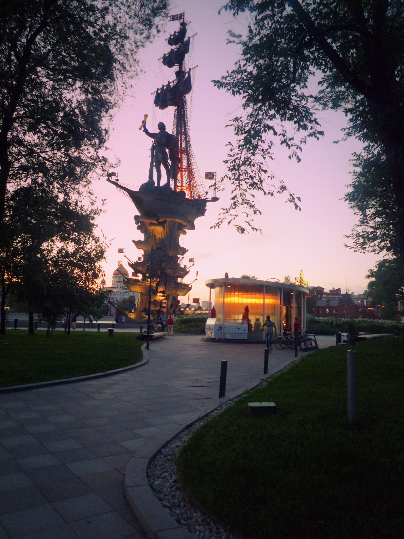 Panasonic DMC-FX500 sample photo. Moscow. park. monument peter the great photography