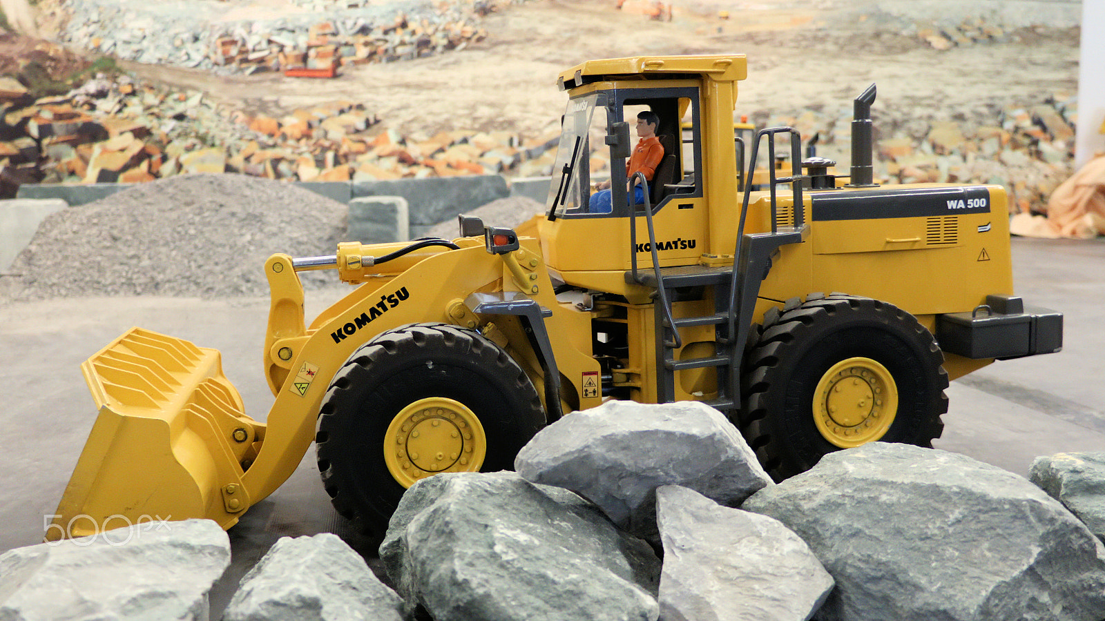 Canon XC10 sample photo. Komatsu wa 500 photography