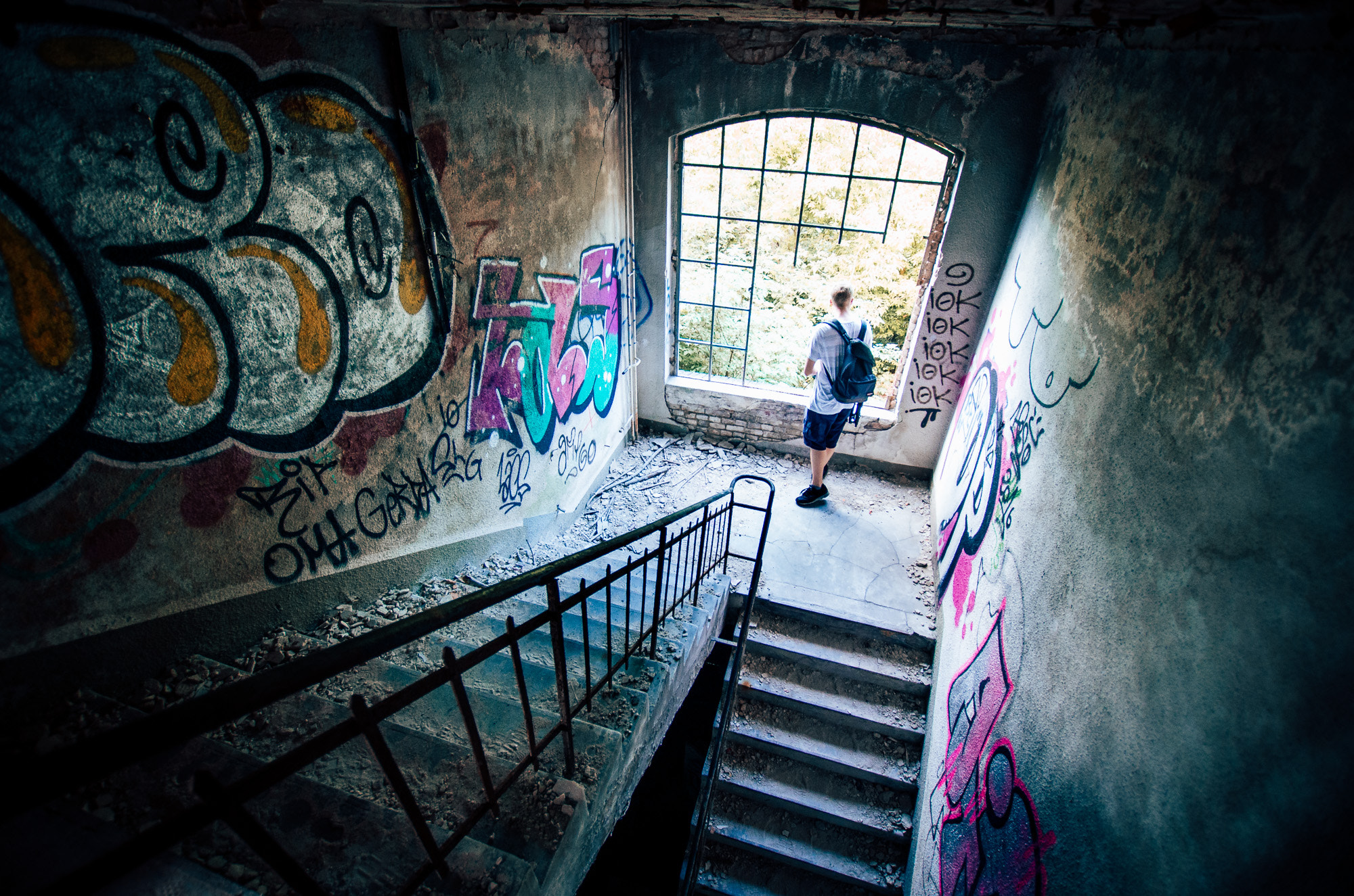 Sigma 10-20mm F3.5 EX DC HSM sample photo. Need a window? photography