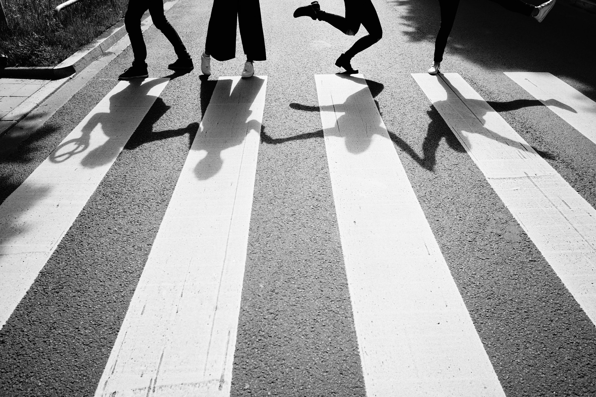 Sony Alpha NEX-7 + Sigma 19mm F2.8 EX DN sample photo. 4 friends on a crosswalk photography