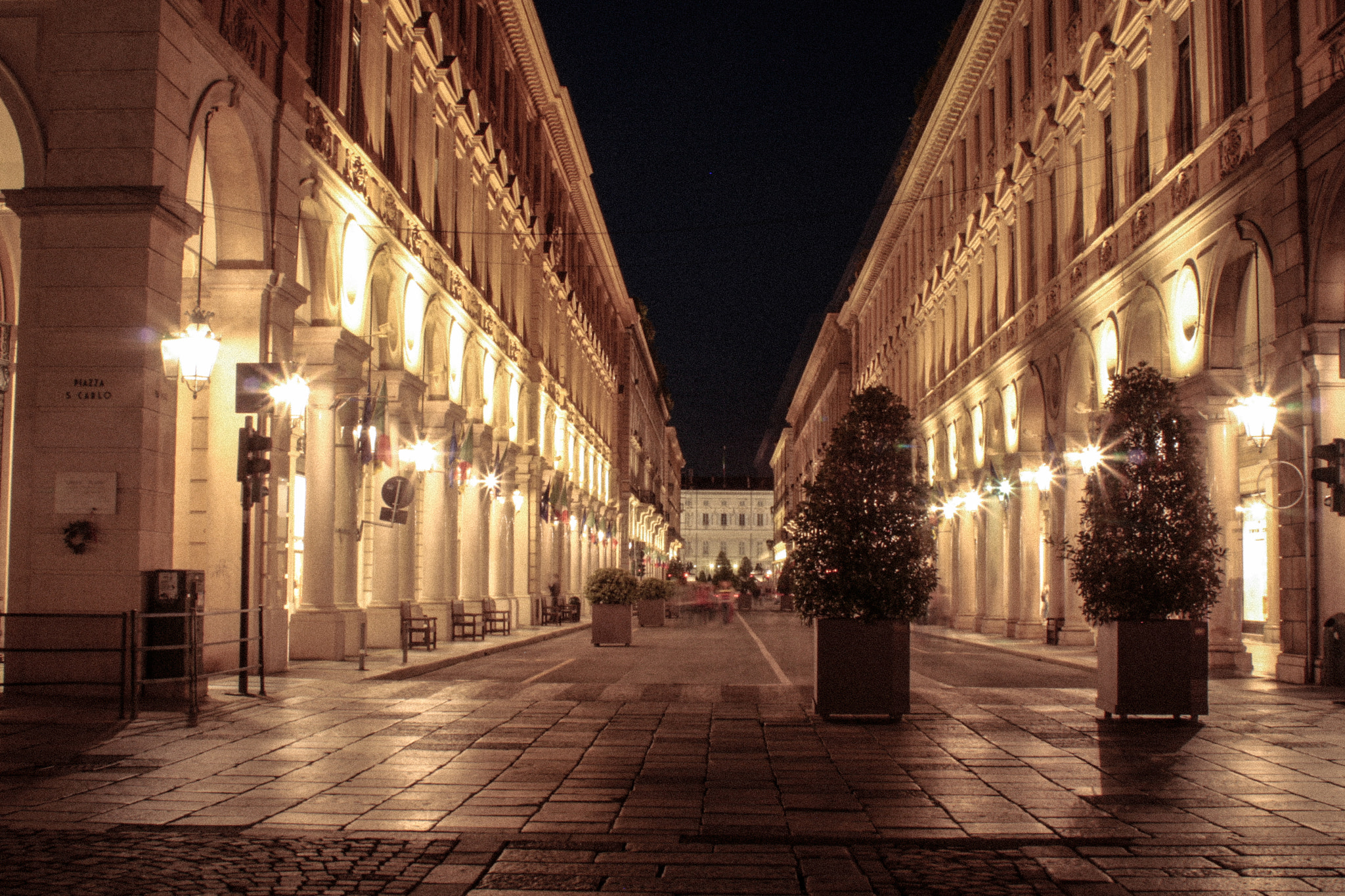 Canon EF 28-80mm f/3.5-5.6 USM IV sample photo. Via roma photography