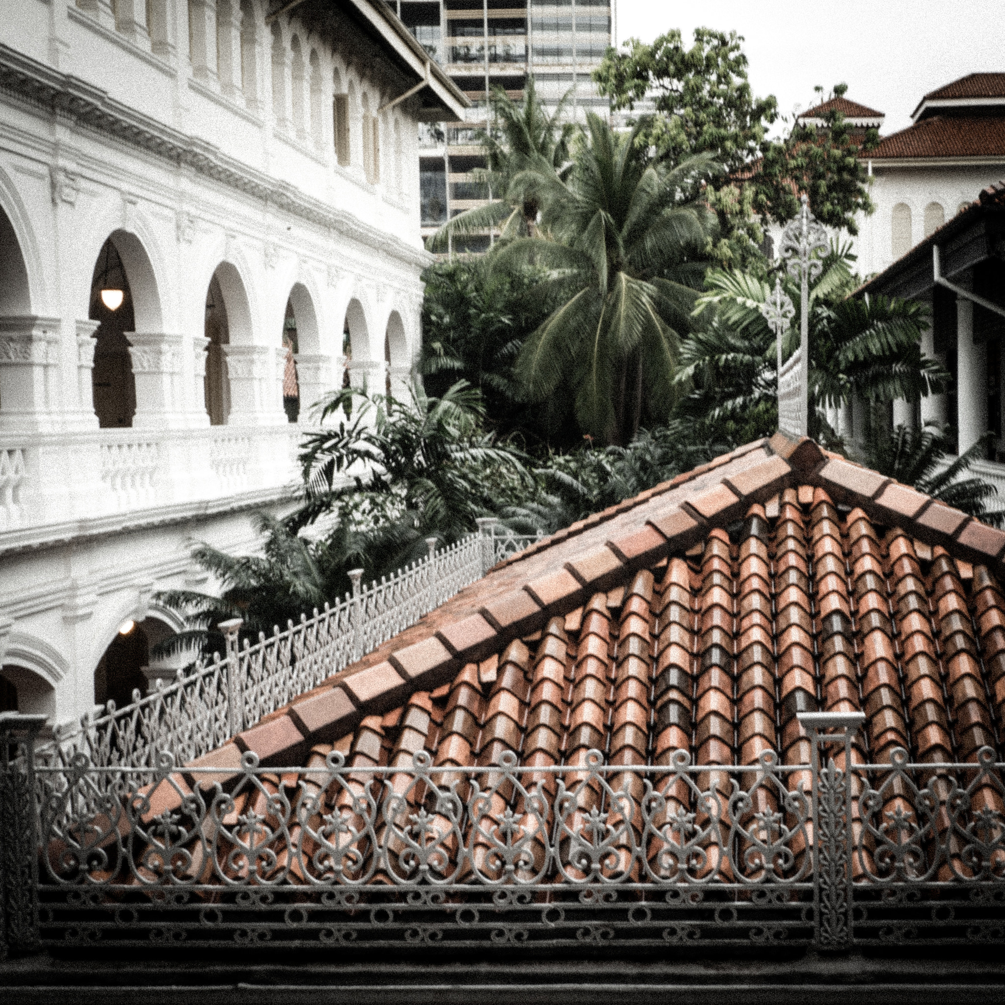 LUMIX G VARIO PZ 14-42/F3.5-5.6 sample photo. Raffles hotel photography