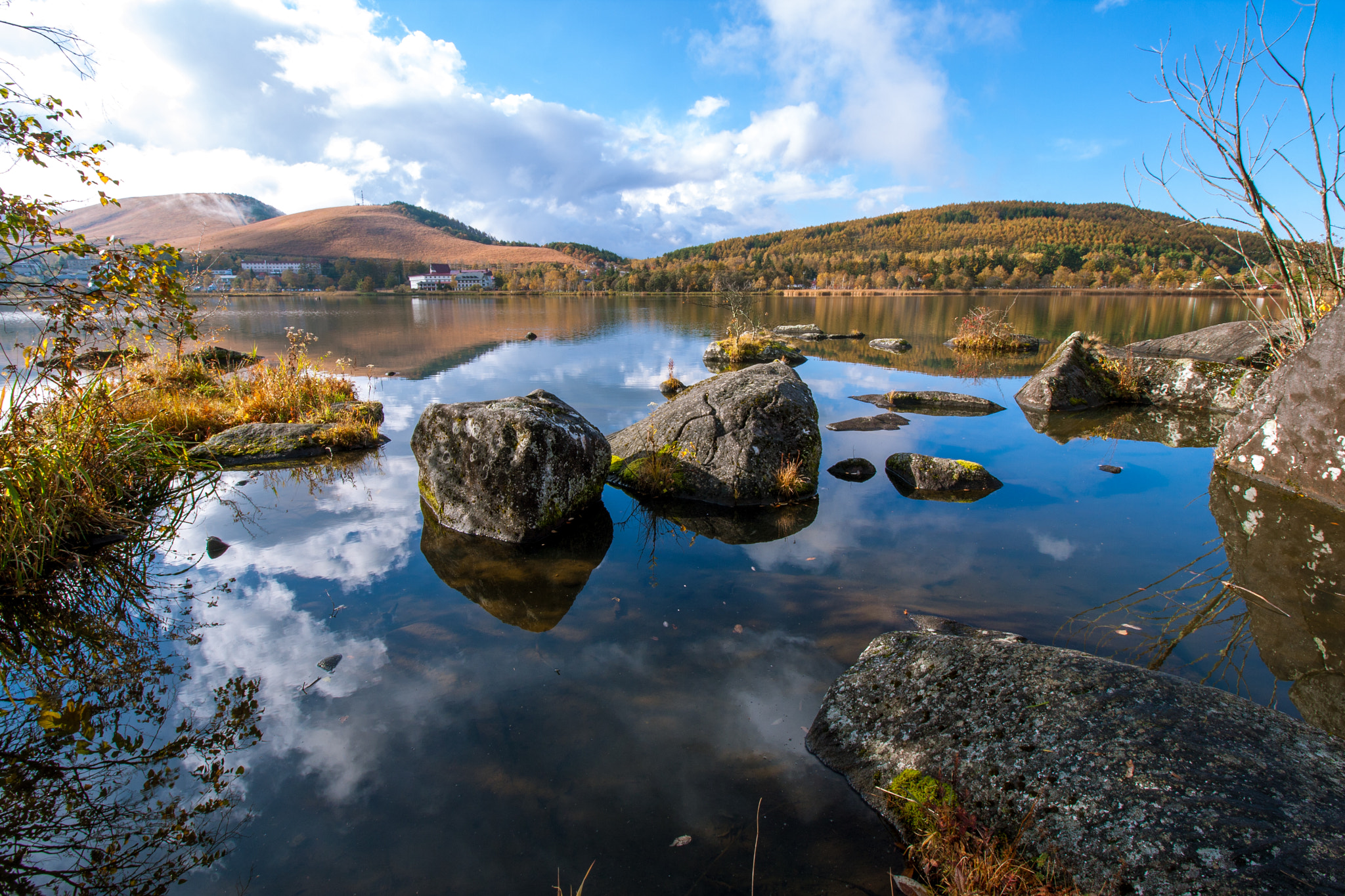 Canon EF-S 10-18mm F4.5–5.6 IS STM sample photo. Floating rocks photography