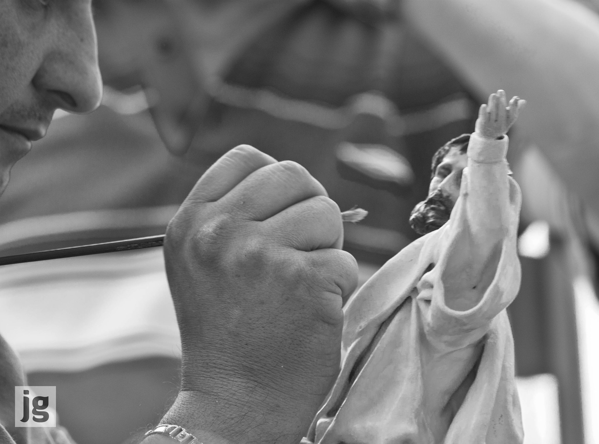 Canon EF 70-300mm F4-5.6 IS USM sample photo. The craftsman's hand photography