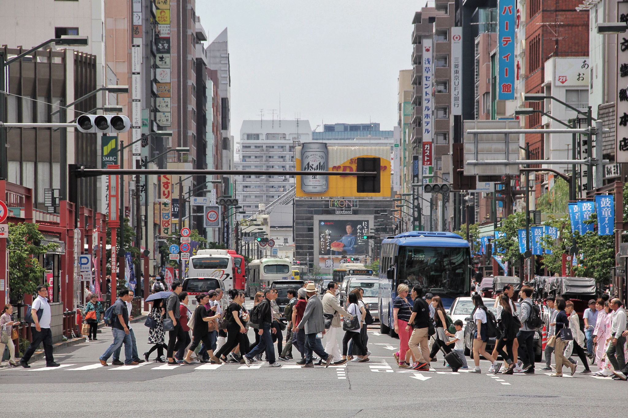 Canon EF-S 18-135mm F3.5-5.6 IS sample photo. Tokyo, japan | the streets of asakusa photography