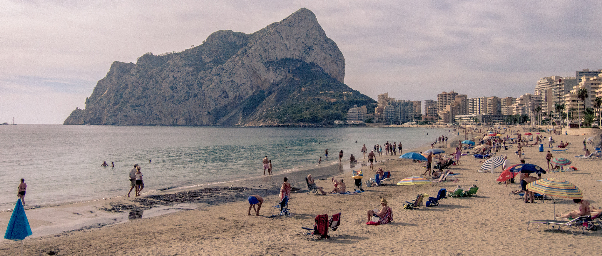 Olympus OM-D E-M5 + LUMIX G VARIO PZ 14-42/F3.5-5.6 sample photo. Beach in calpe photography