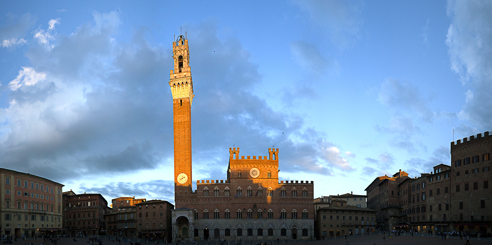 Canon EOS-1Ds Mark II + Canon EF 24mm F2.8 sample photo. Piazza del campo - siena photography